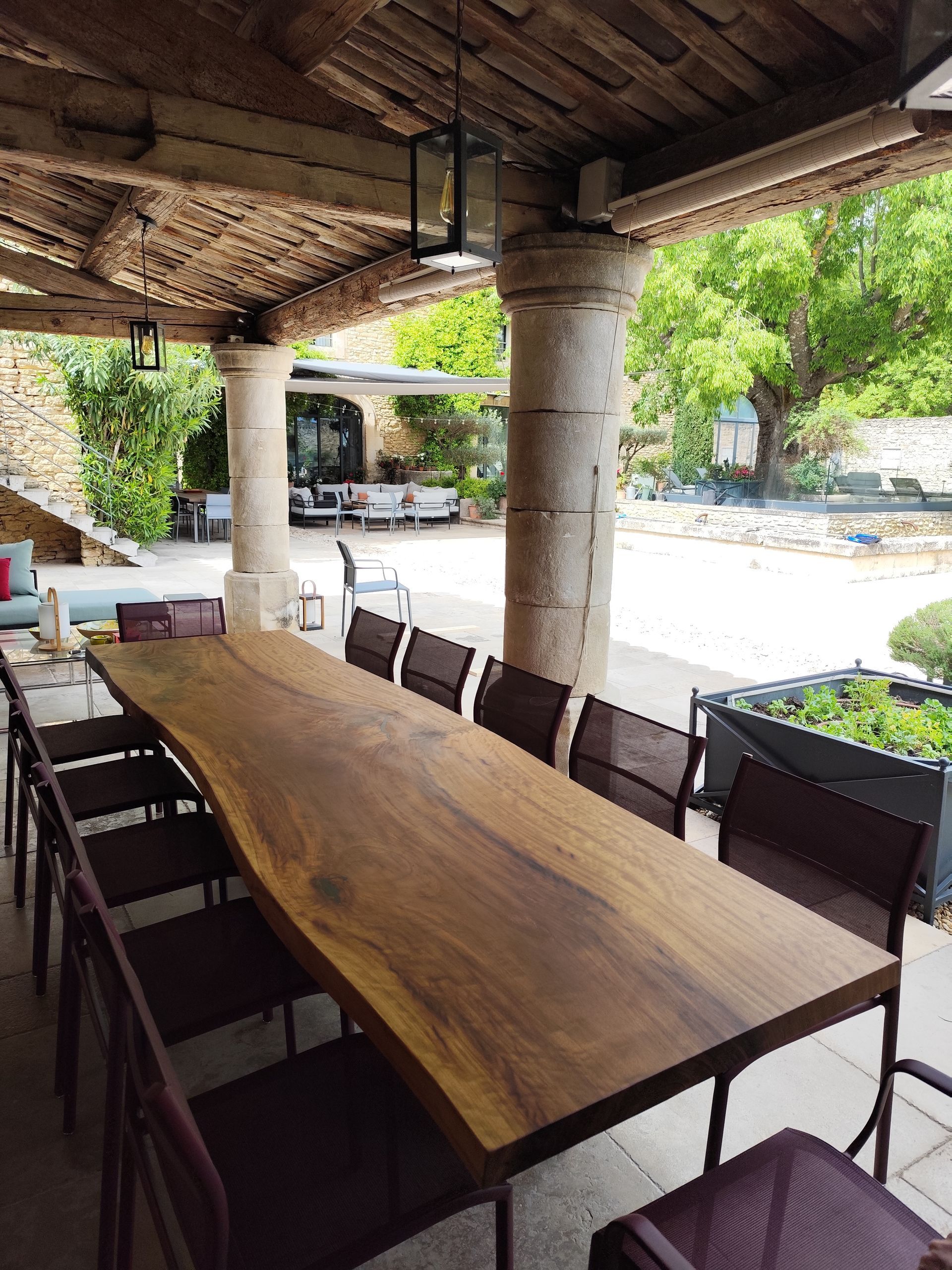 Table en iroko bords naturels