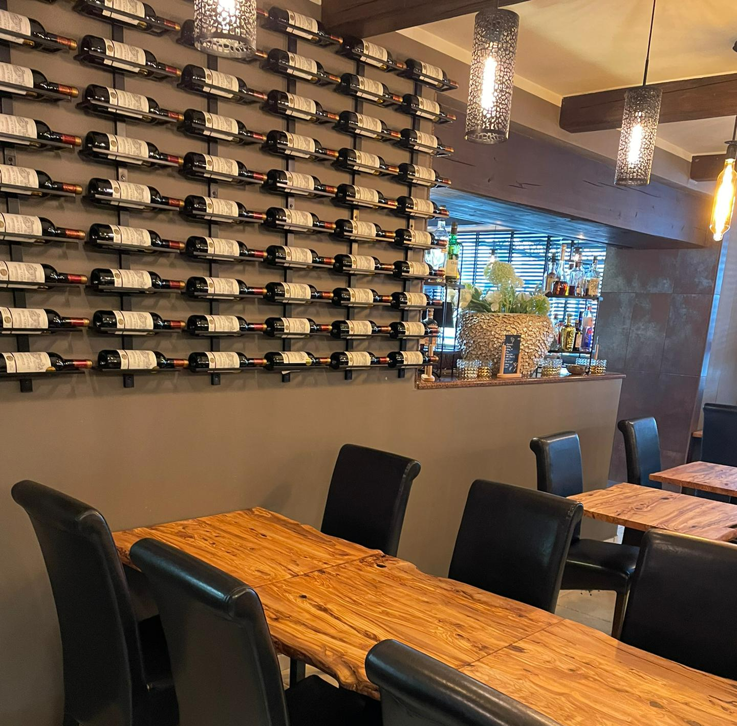 Customisation de salle de restaurant, rénovation de plateaux de tables