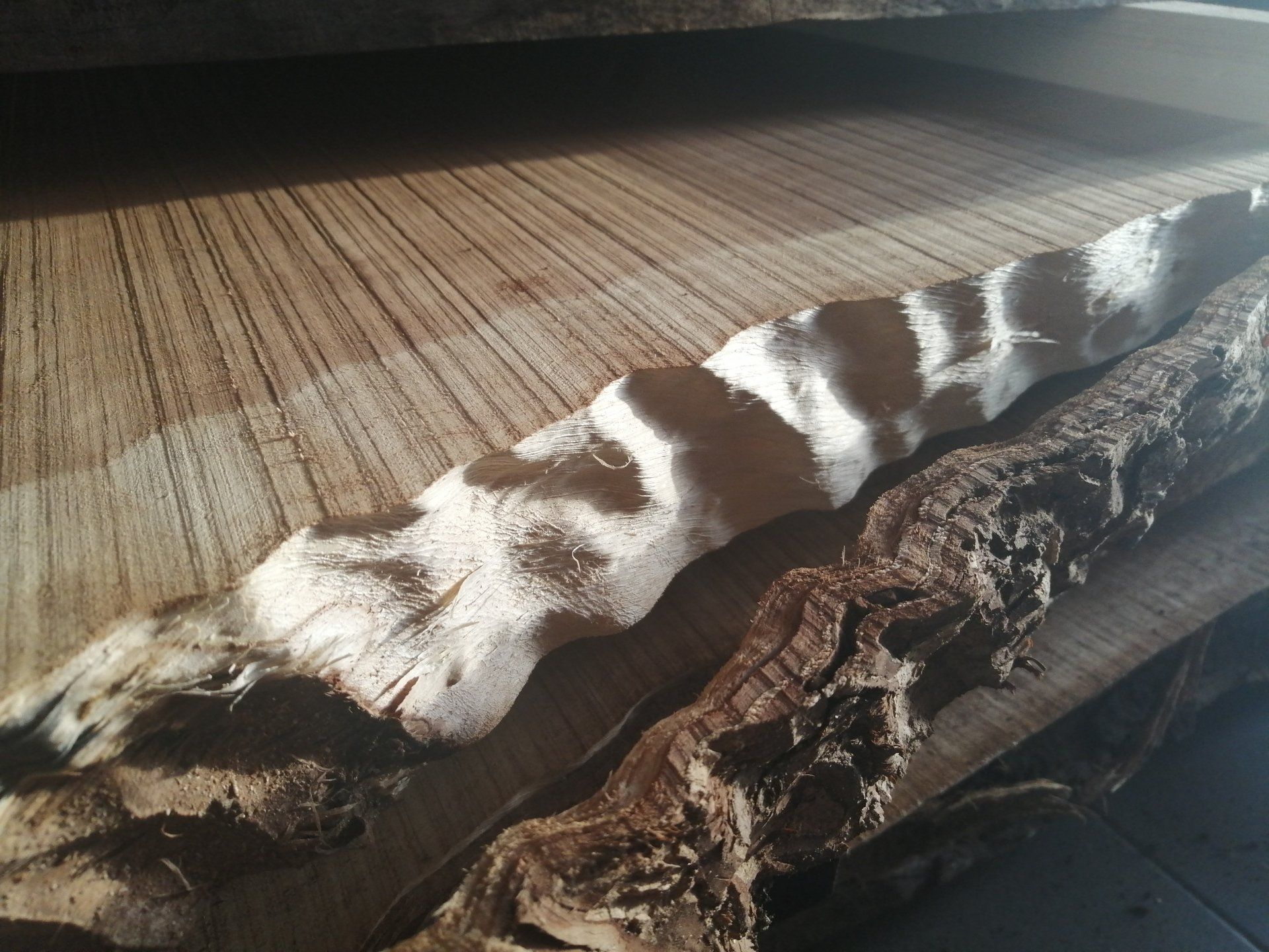 Planches brutes live edge de scierie