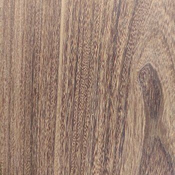 Texture du bois d'ipé résistant, parfait pour les meubles d'extérieur et les terrasses