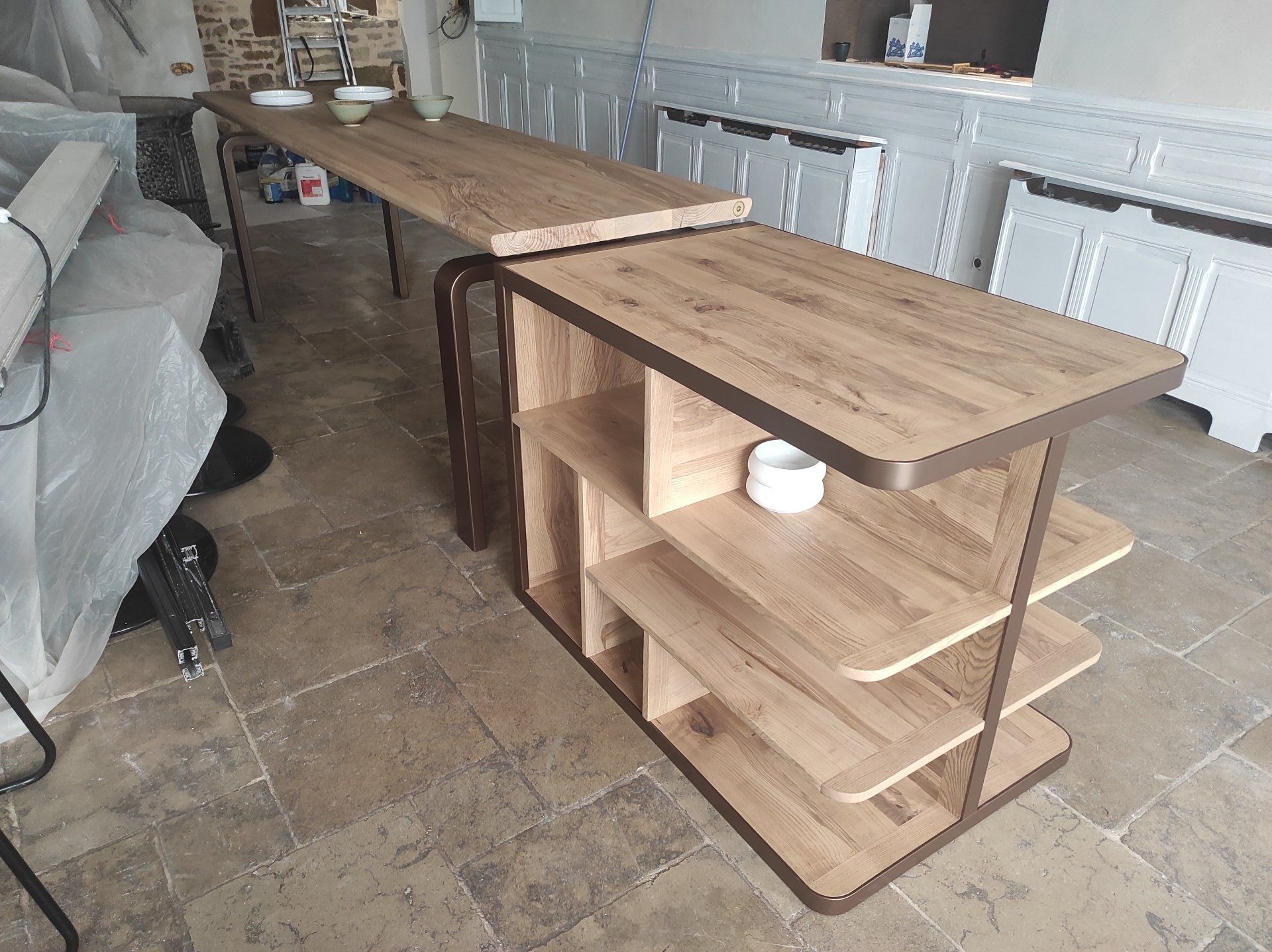 Mange debout haut en bois pour restaurant