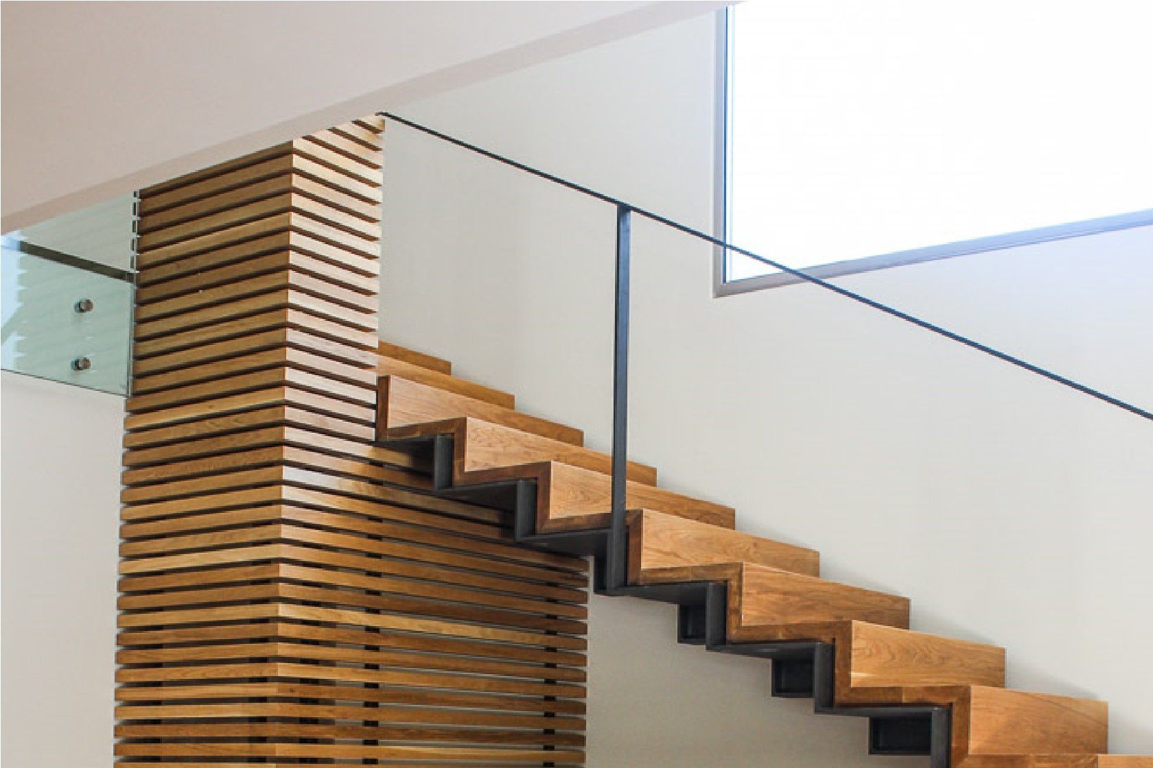 Marches d'escalier en bois exotique massif sur mesure - Fabrication de qualité.