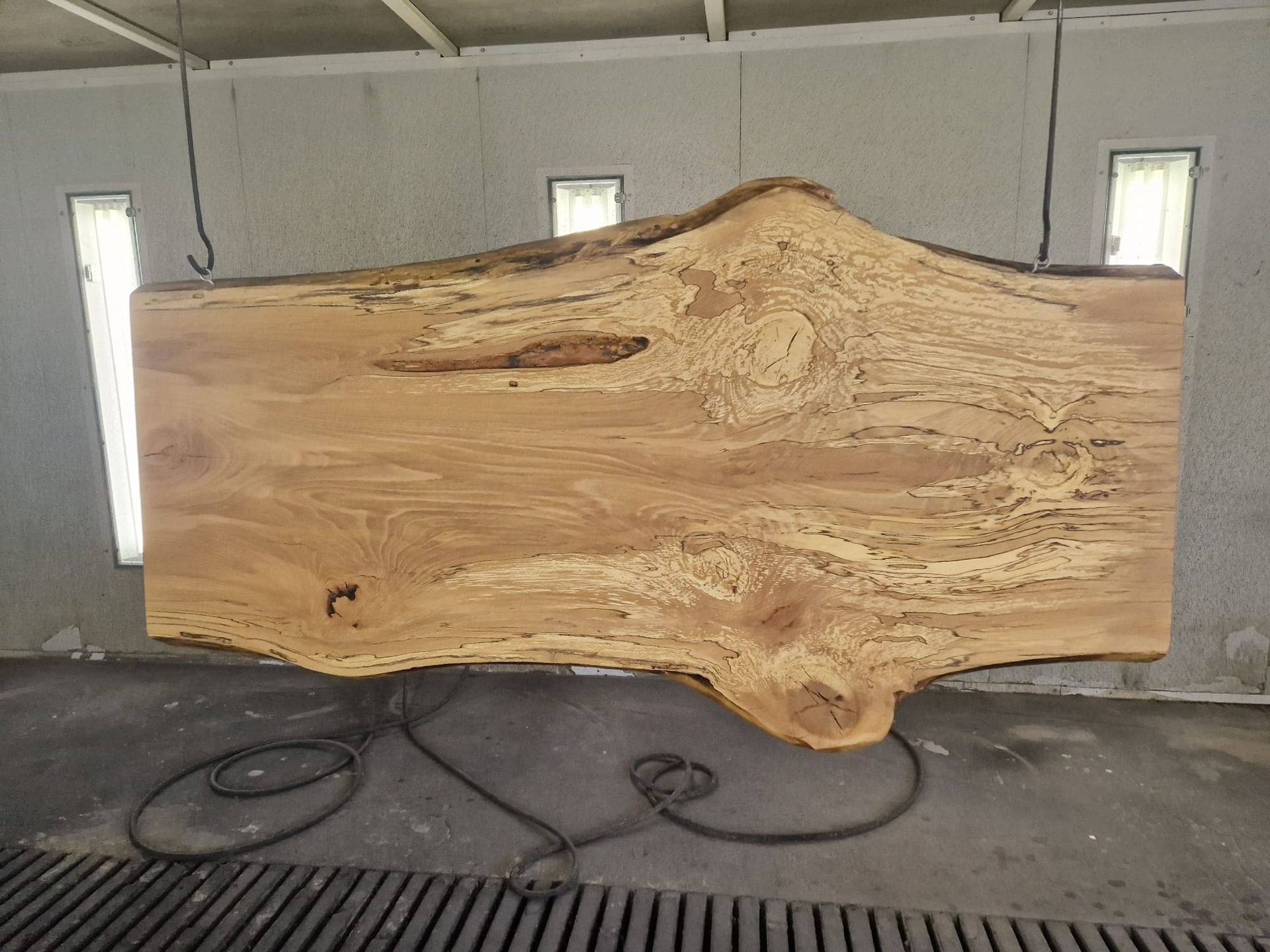 Grande planche en hêtre massif live edge