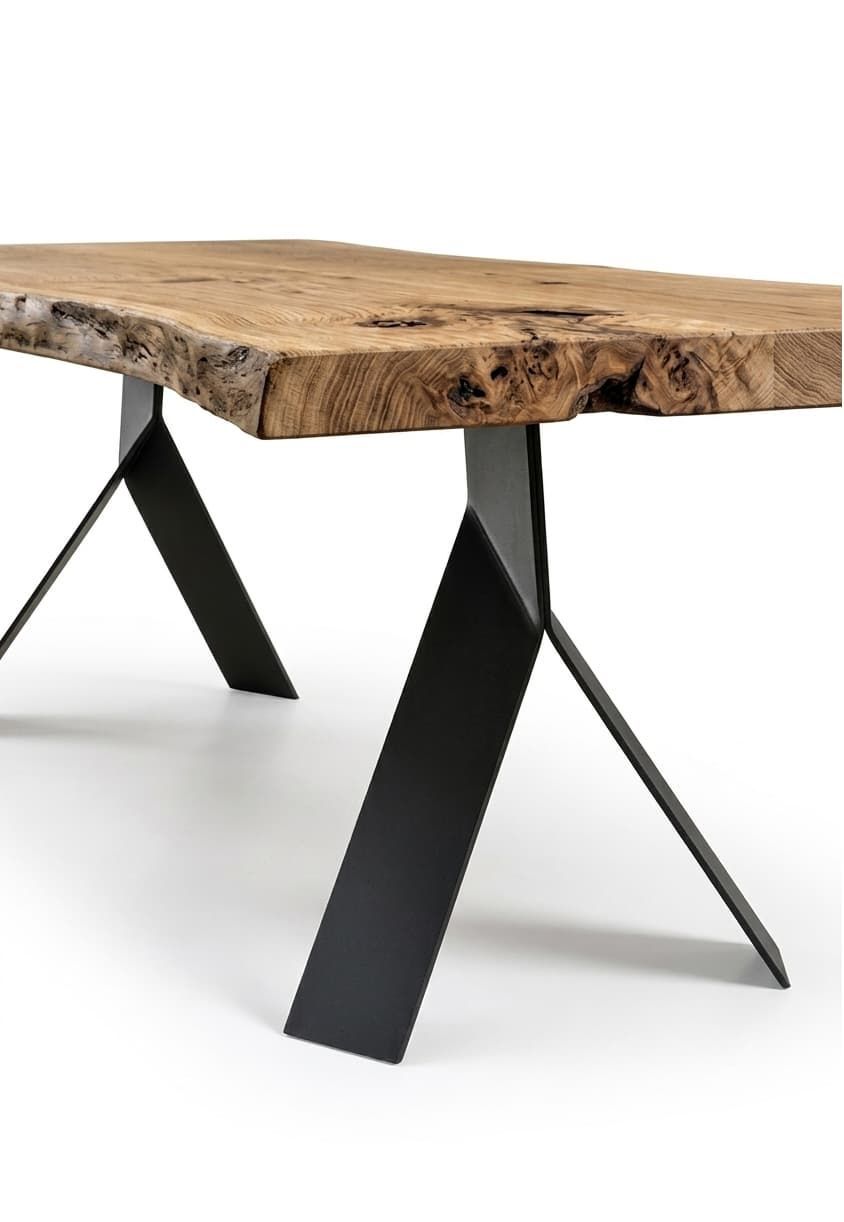 Piètement en métal sur mesure de style Ypsilon, disponible en différentes hauteurs et finitions pour s'adapter à votre projet de table unique. Deux Y renversés.