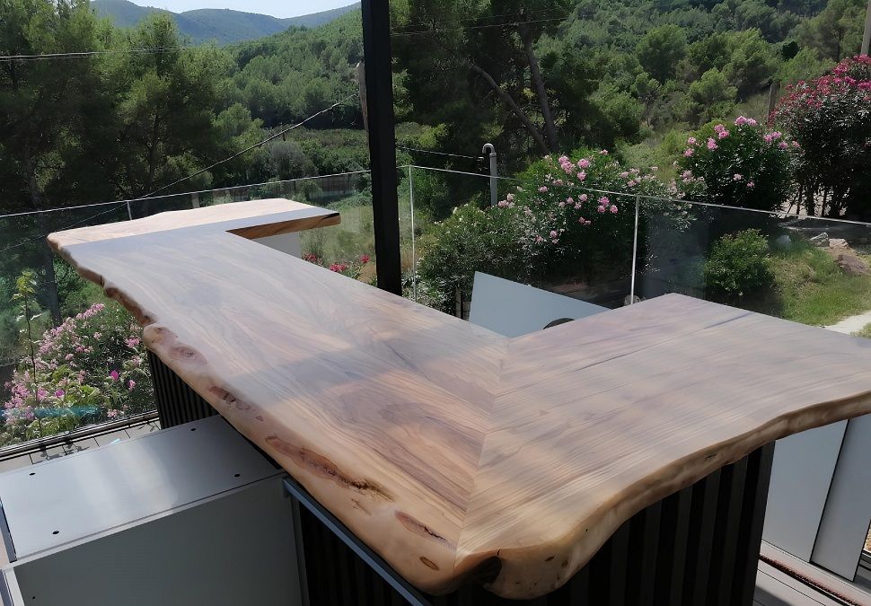 Plan de travail en bois naturel