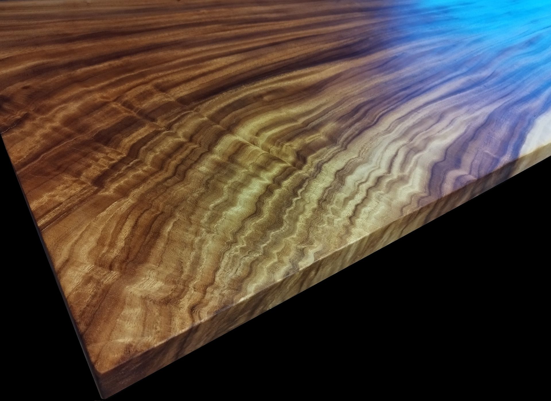 Bureau bois exotique bords naturels