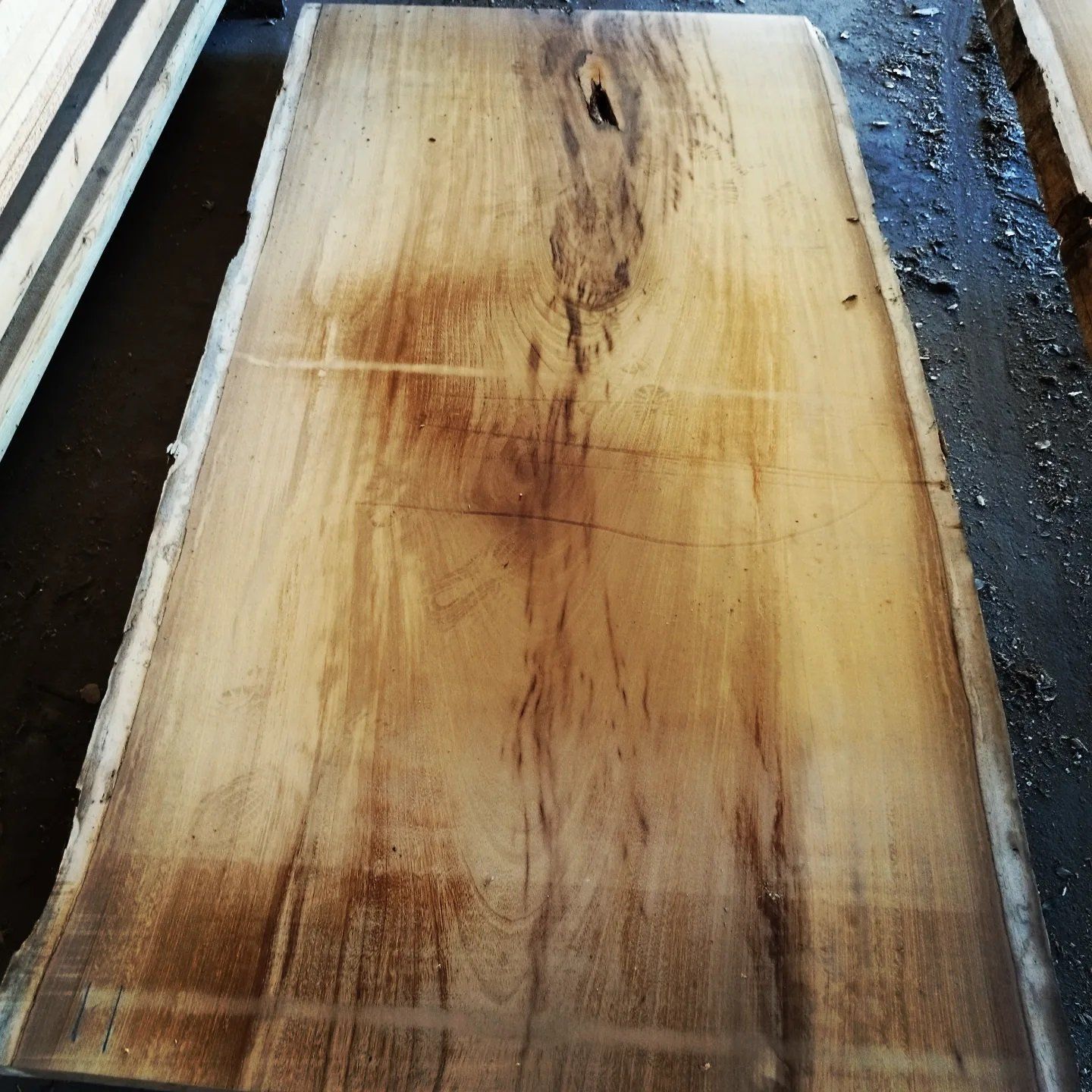 Planche brute pour plateau de table