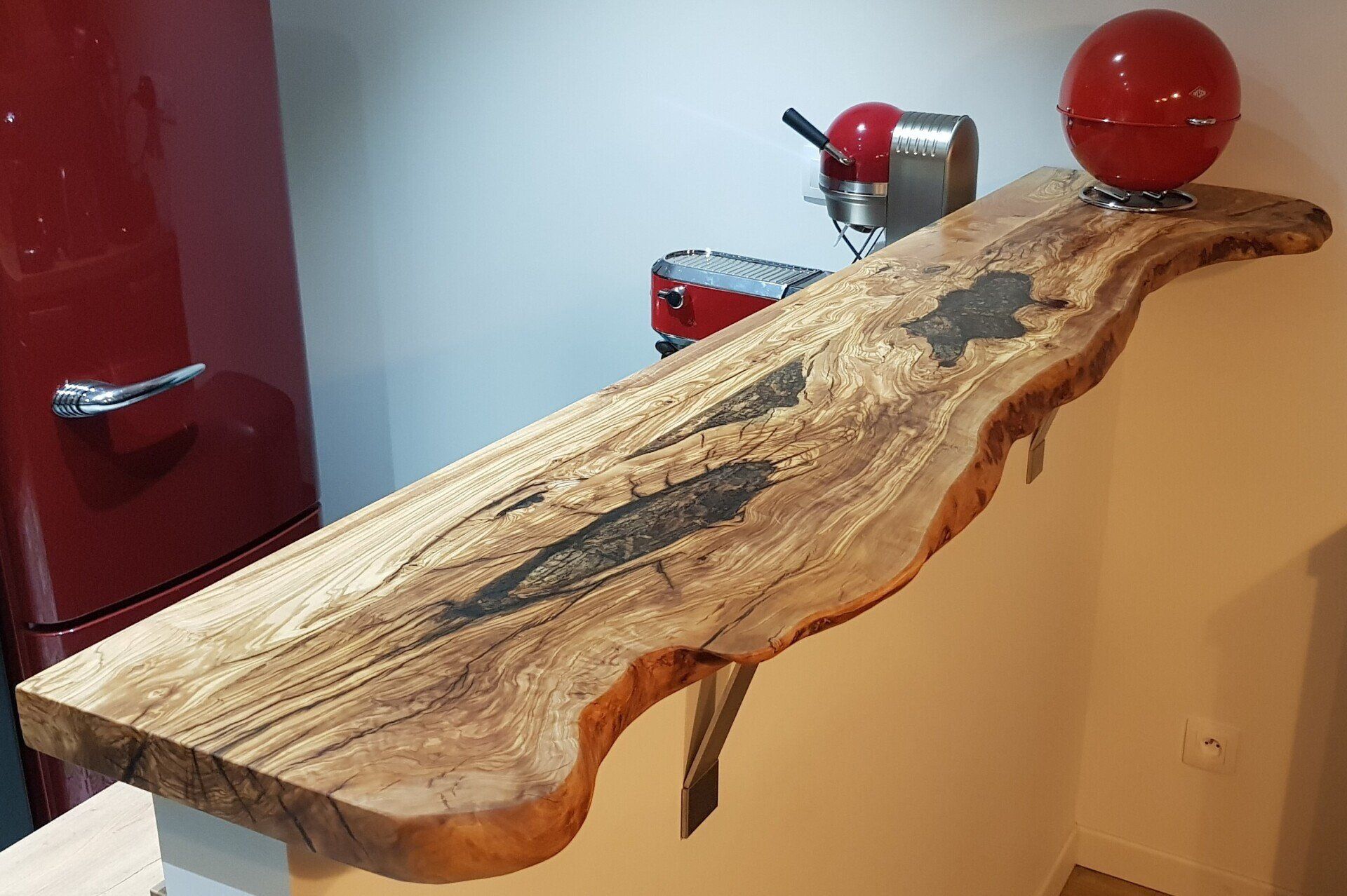 Passe-plat en bois massif sur mesure. Bois d'olivier