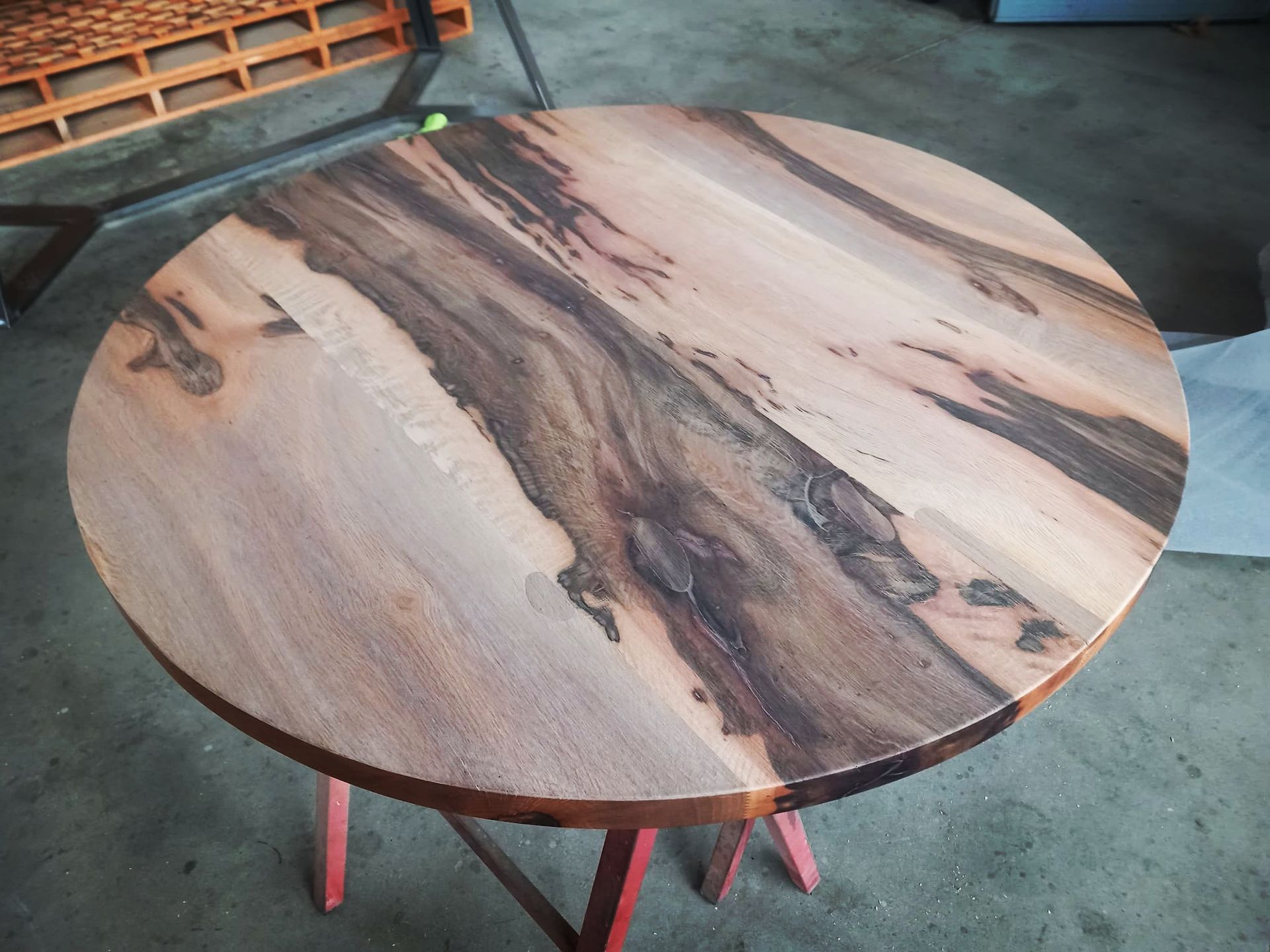 Joli plateau de table rond en bois massif de yeuse