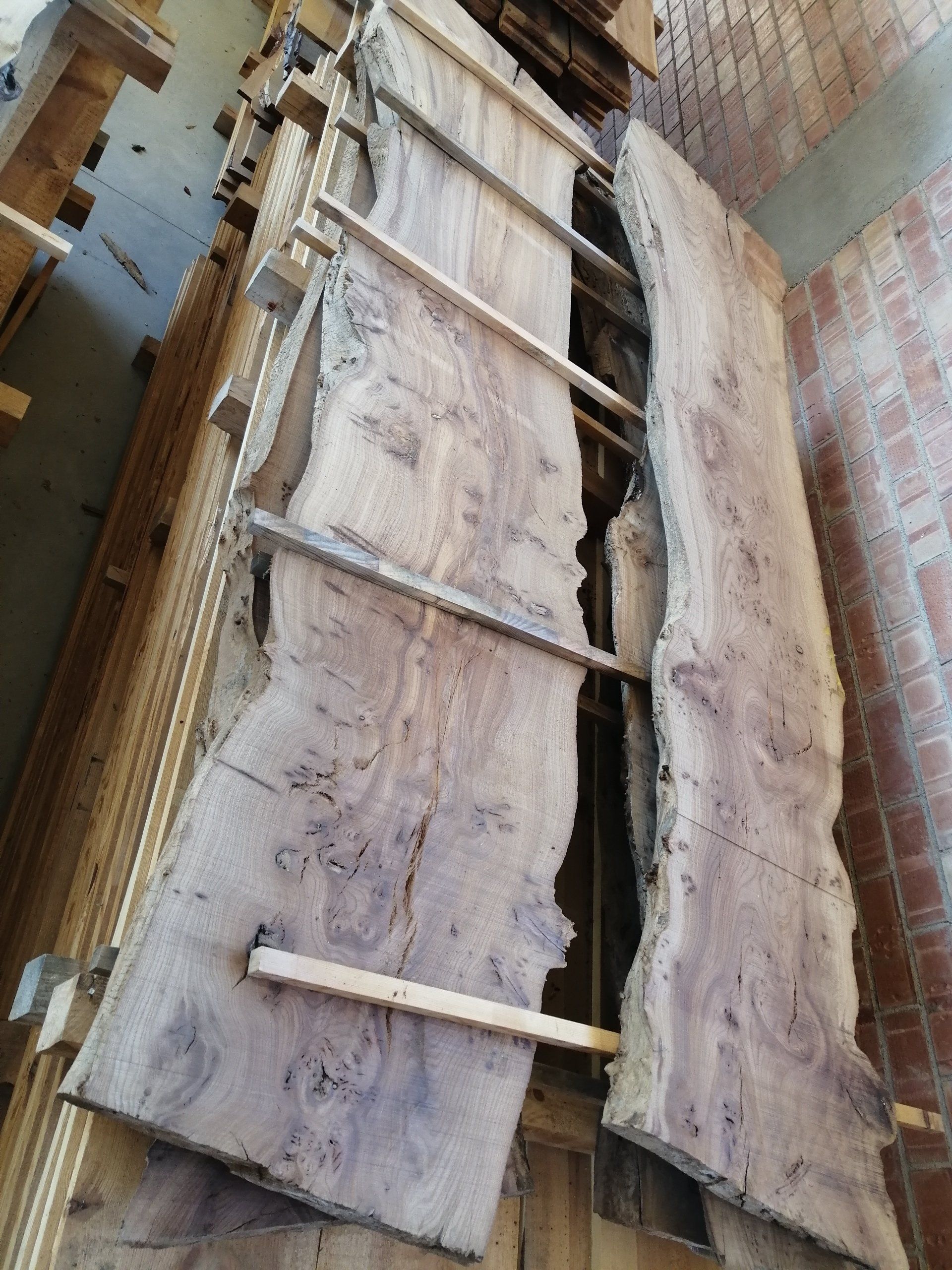 Planches de bois brut de 1 à 2 m