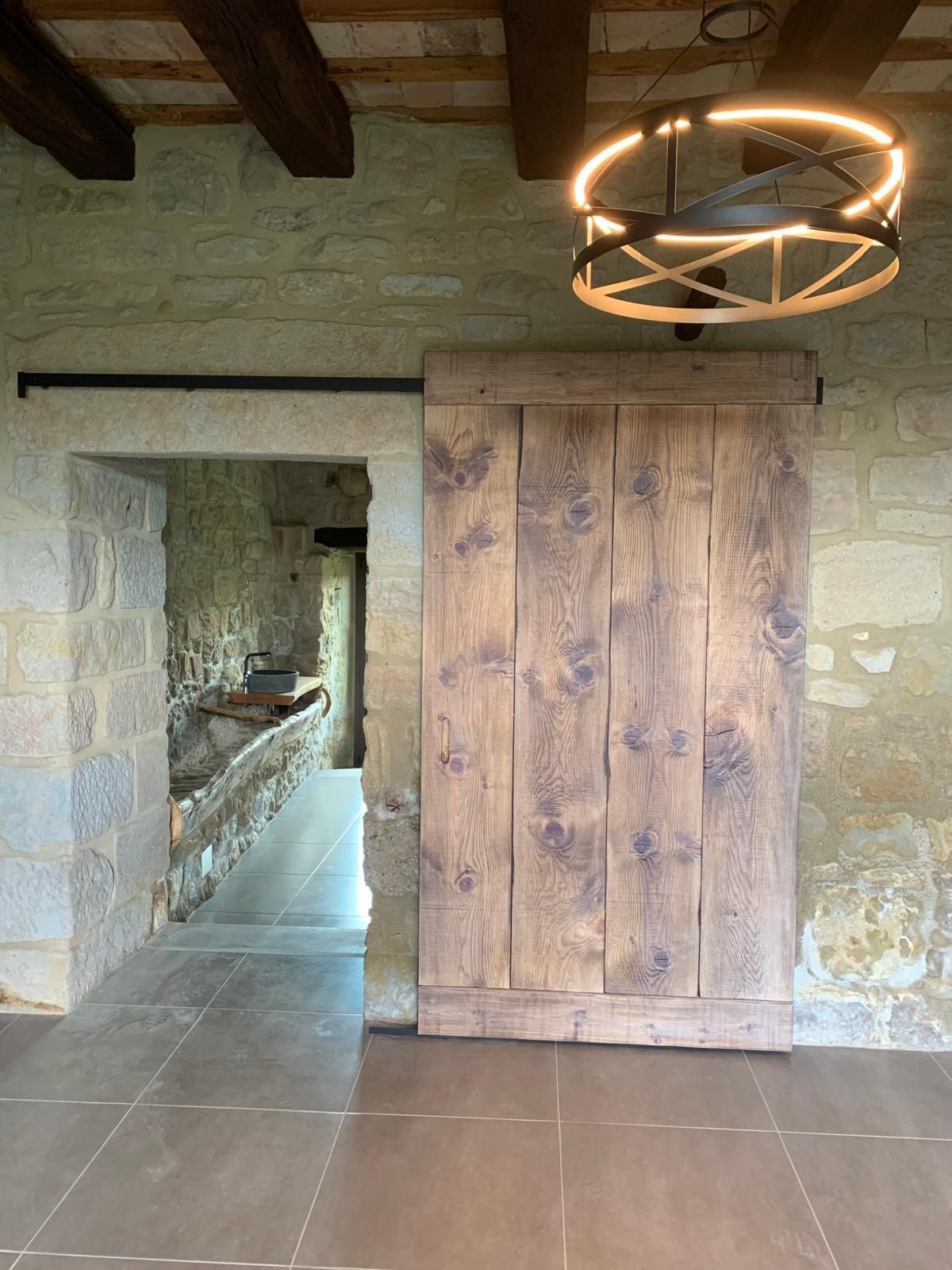 Porte coulissante en bois de chêne massif