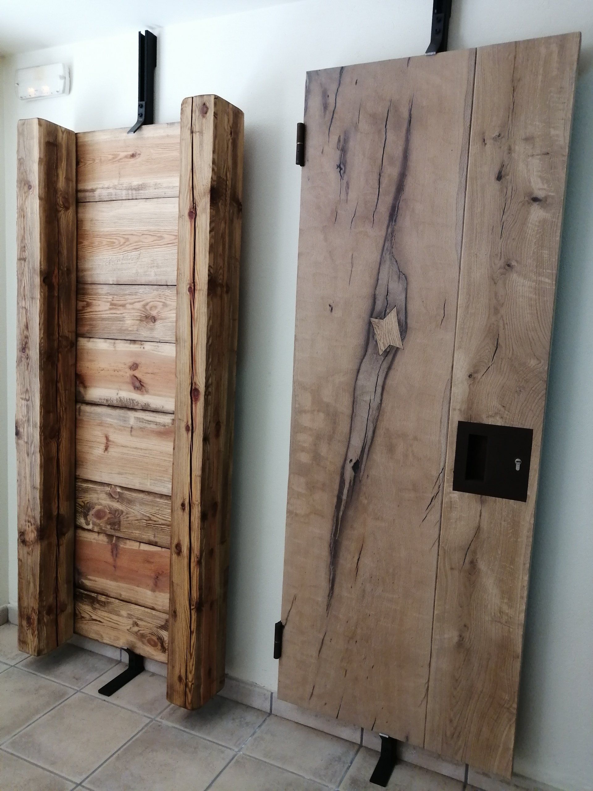Porte sur mesure en bois massif. Travail artisanal haut de gamme