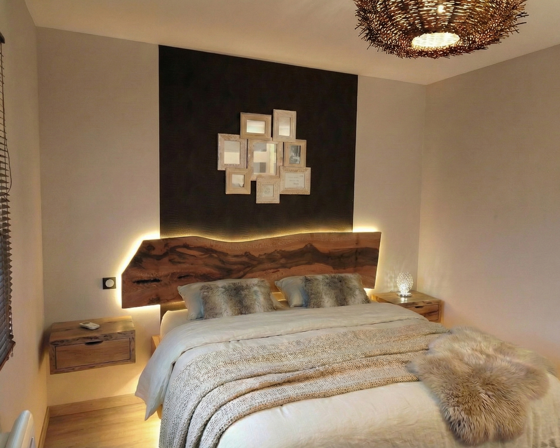 Tête de lit en bois naturel, planche brute