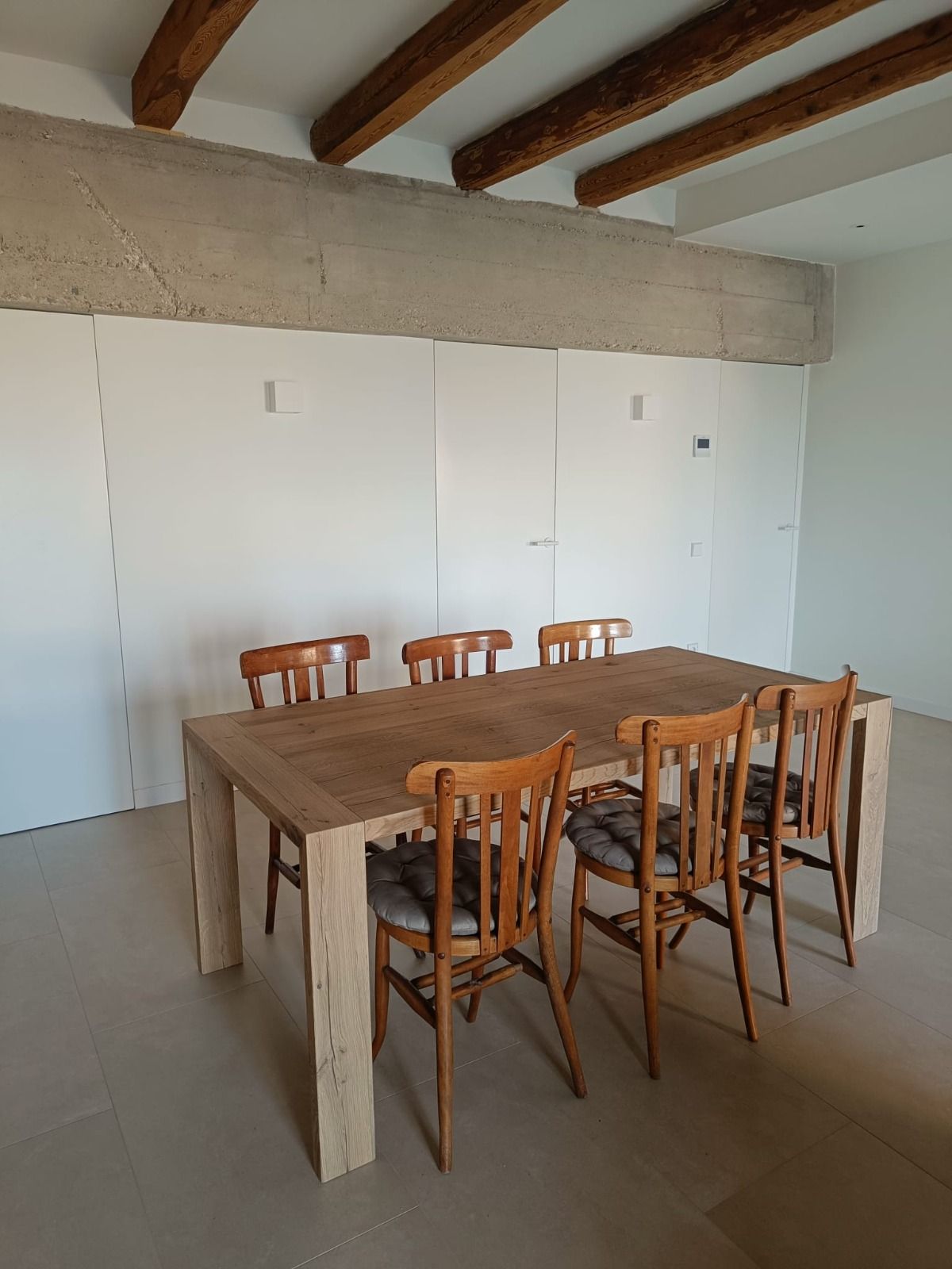 Table bois et ses quatre pieds