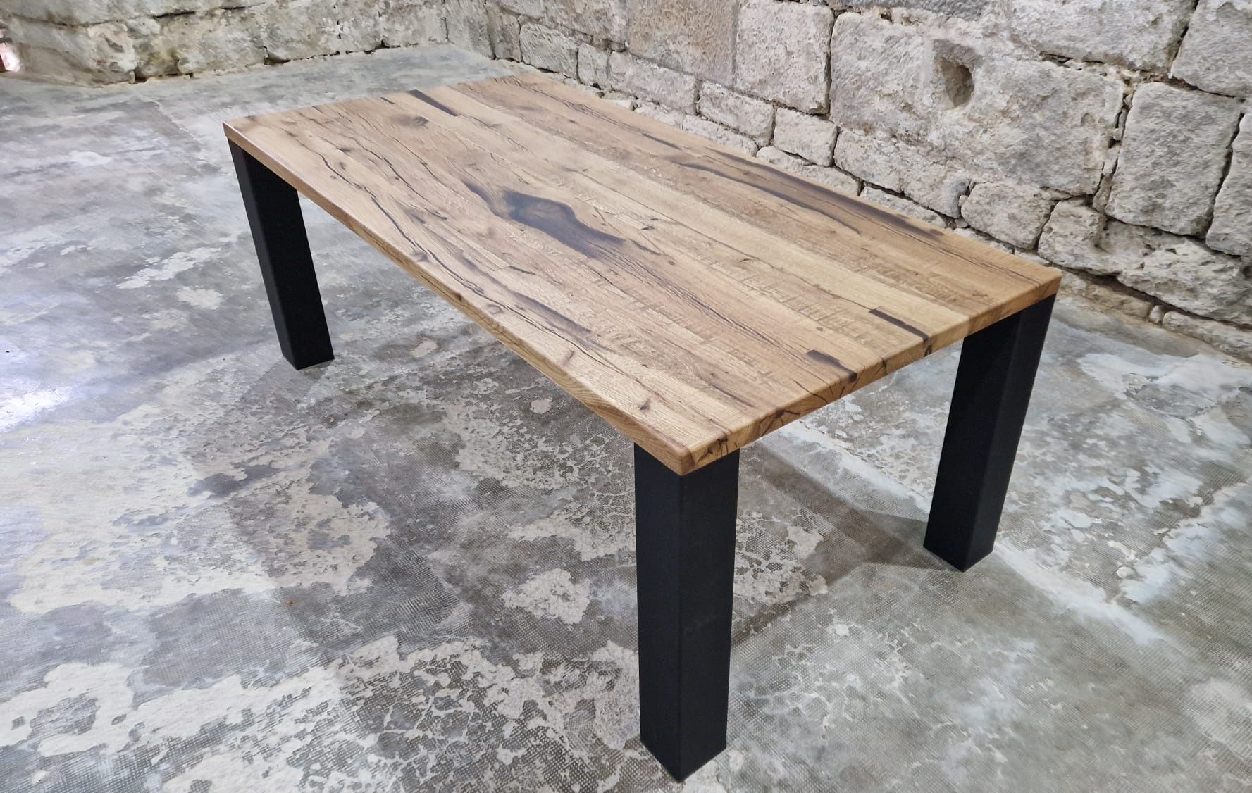 Table artisanale en chêne