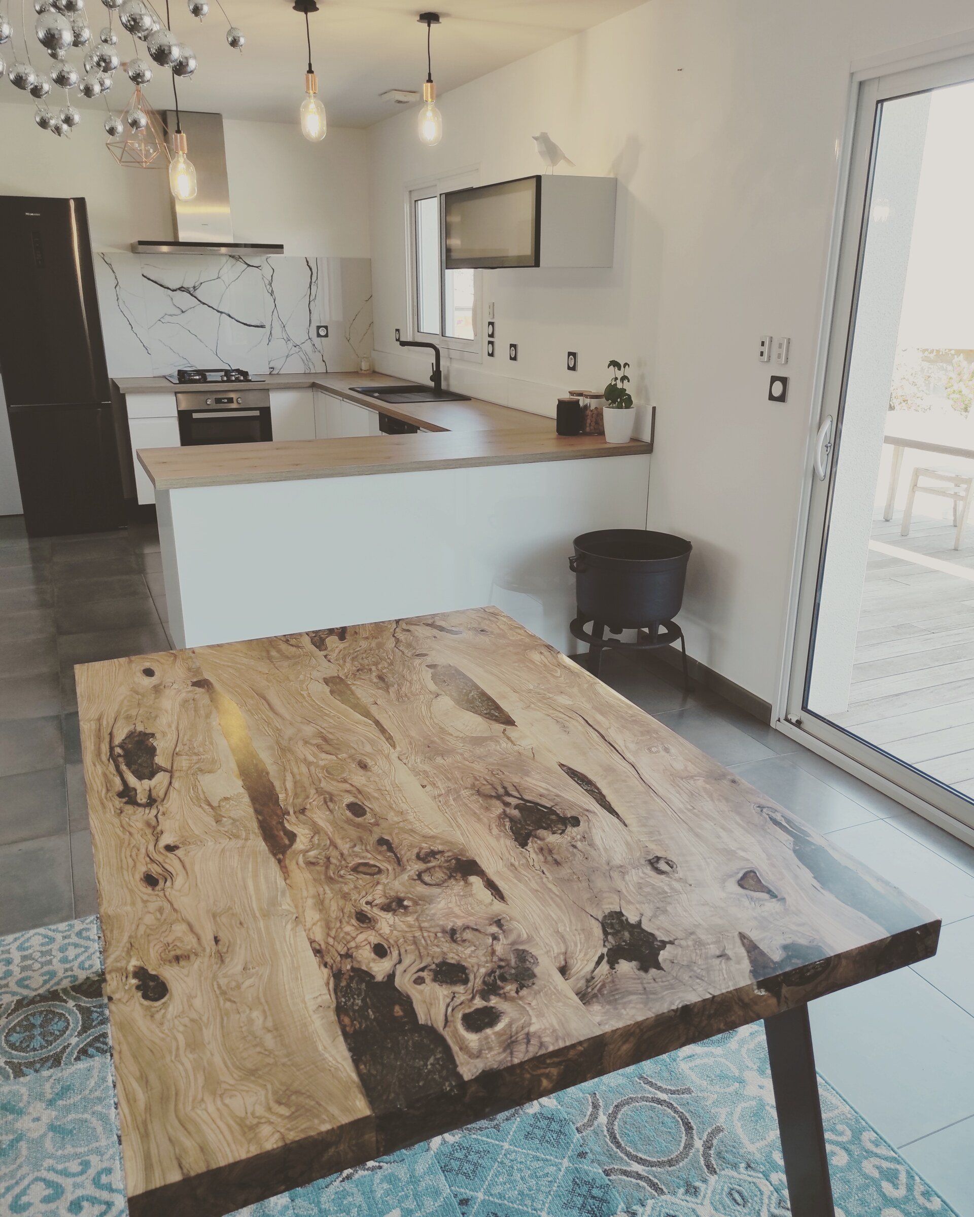 Table haut de gamme en bois massif d'olivier