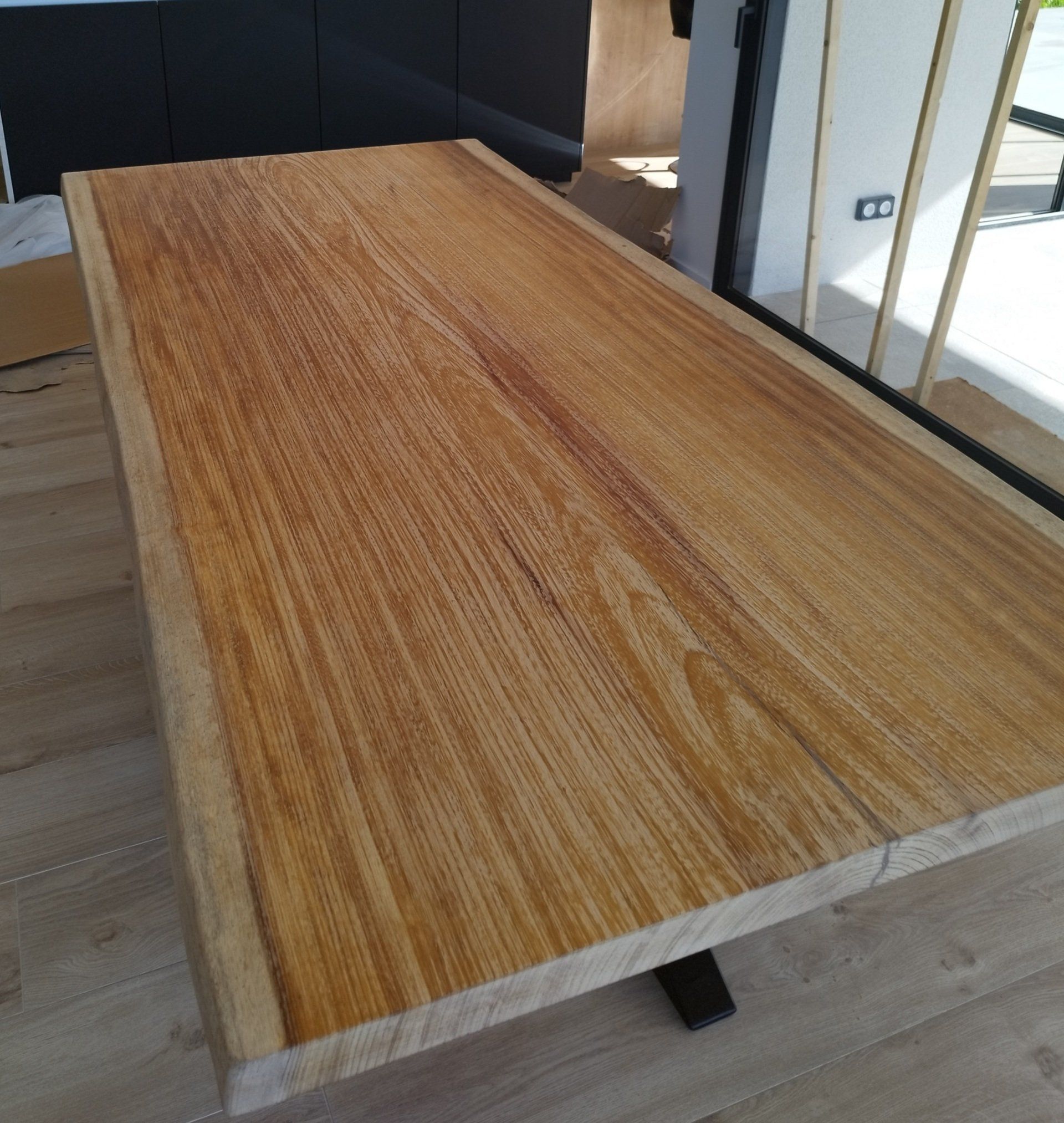 Table en iroko massif, bois exotique d'une seule pièce