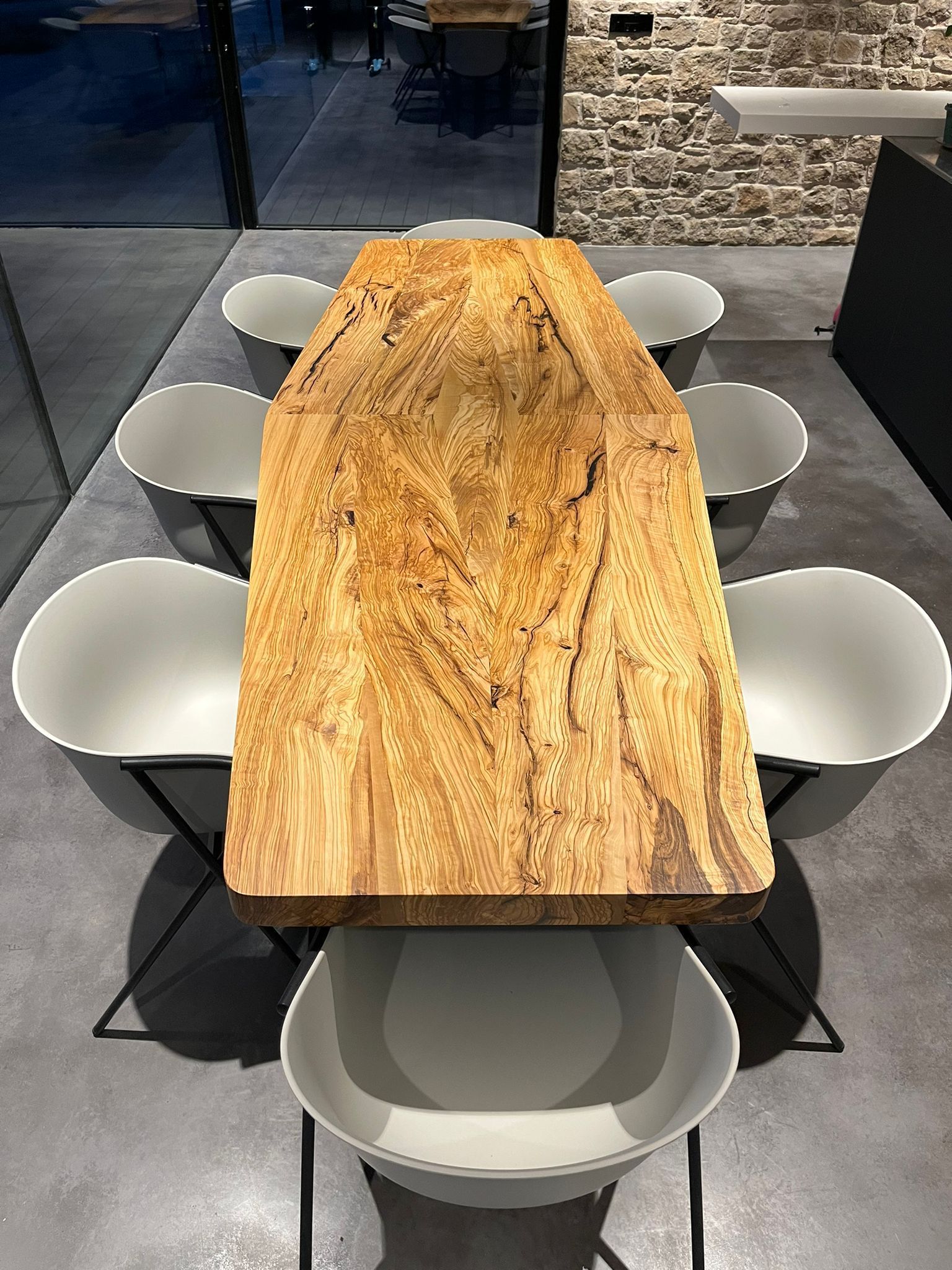 Table en bois massif luxe,