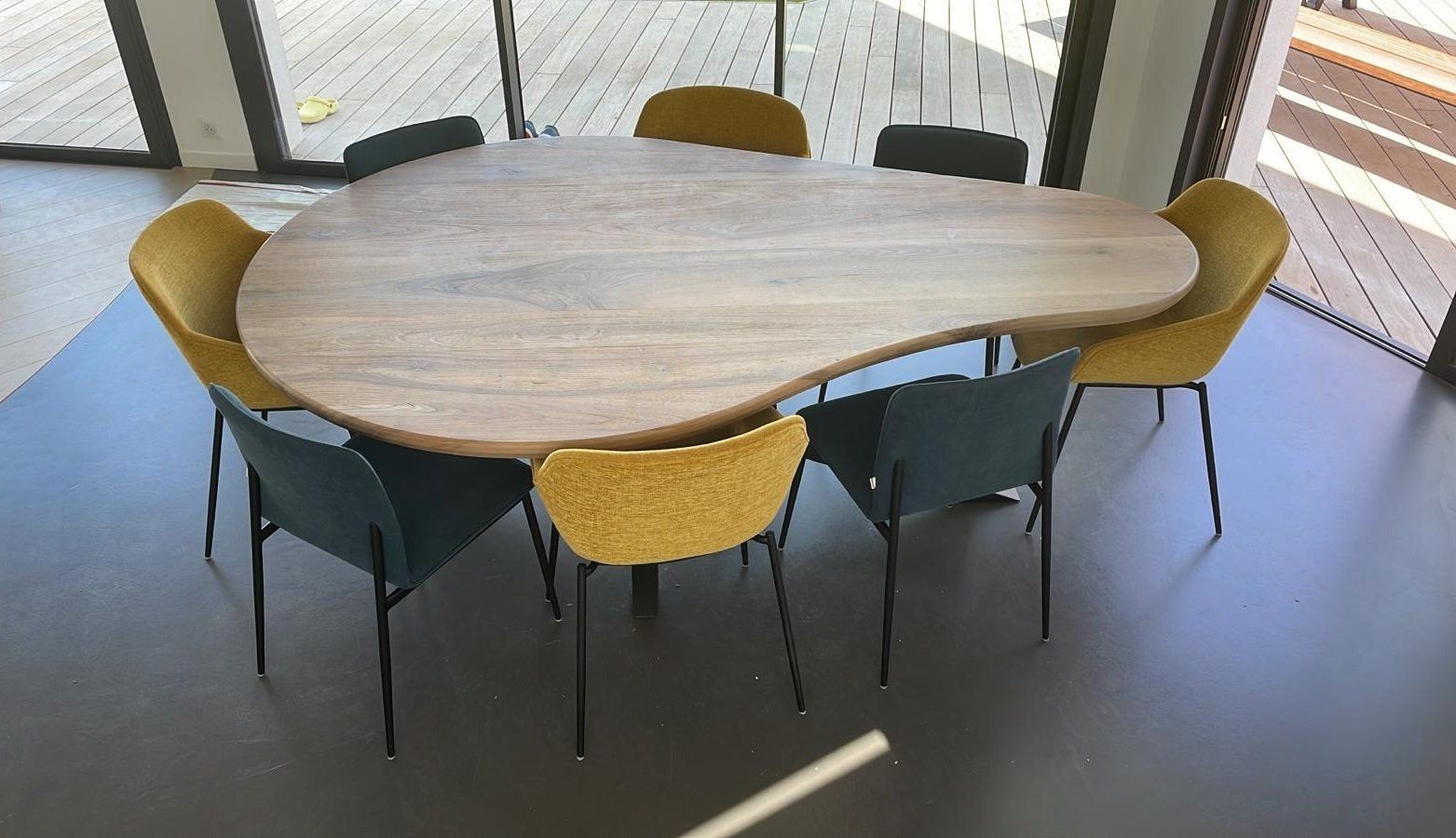 Table en bois de noyer massif, forme goutte d'eau