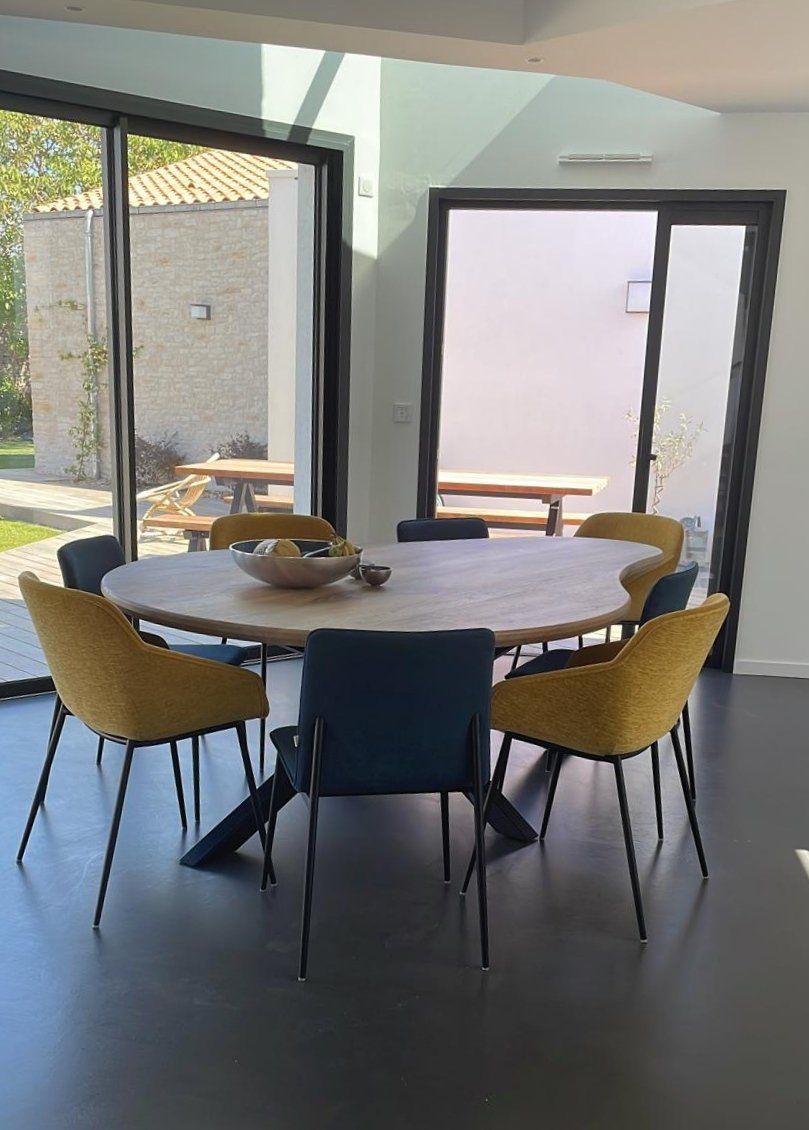 Plateau de table bois massif ovale / goutte d'eau. Noyer massif.