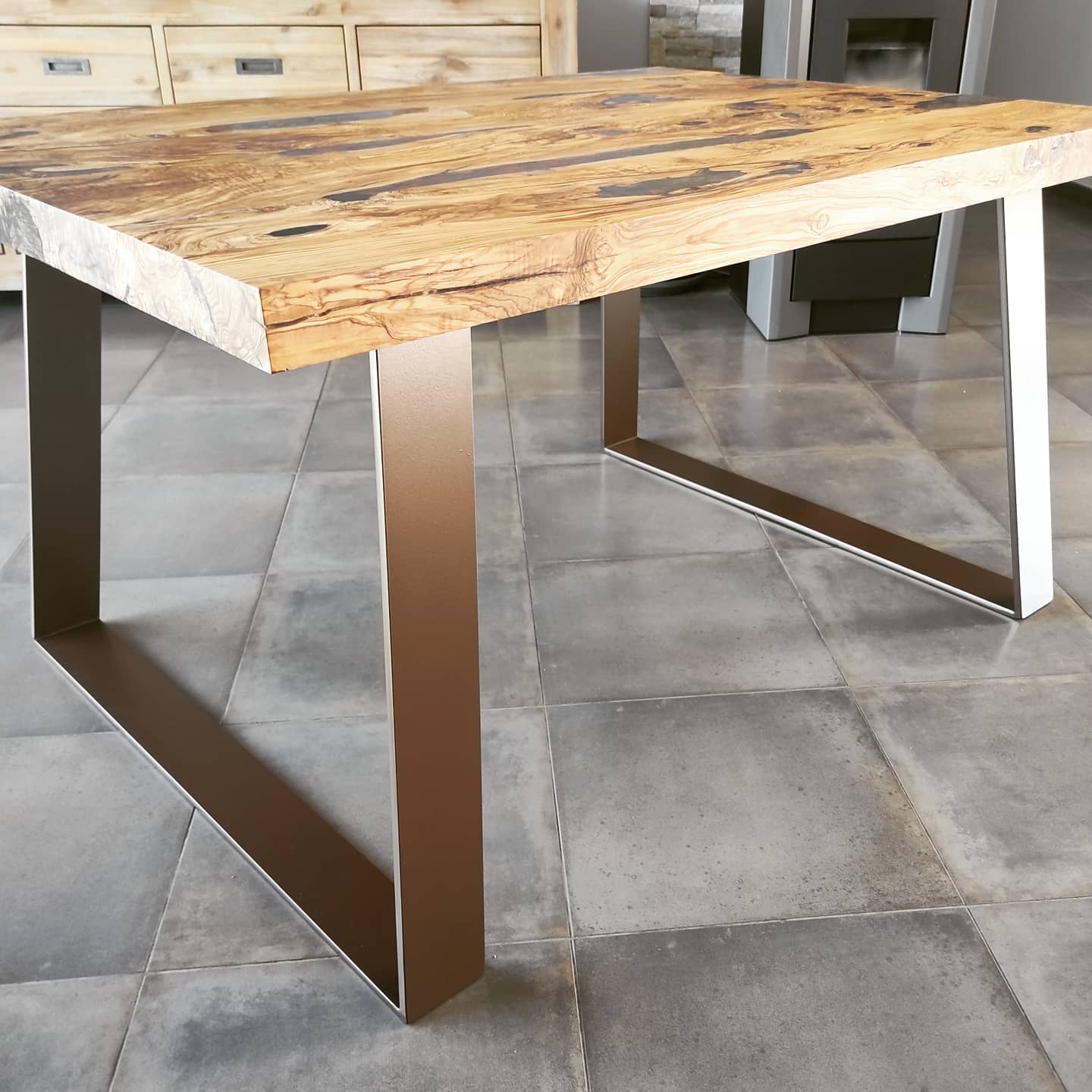 Table carrée en bois