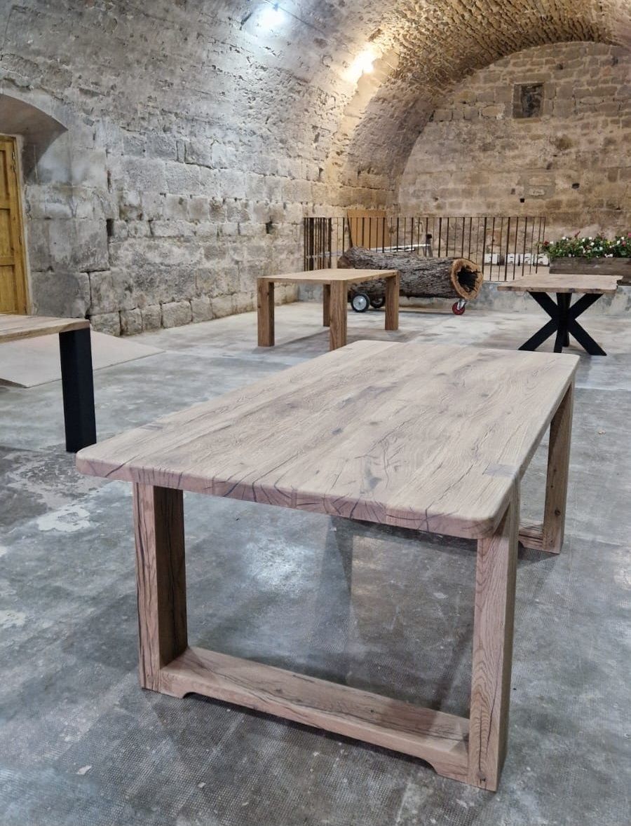 Table en chêne tout en bois