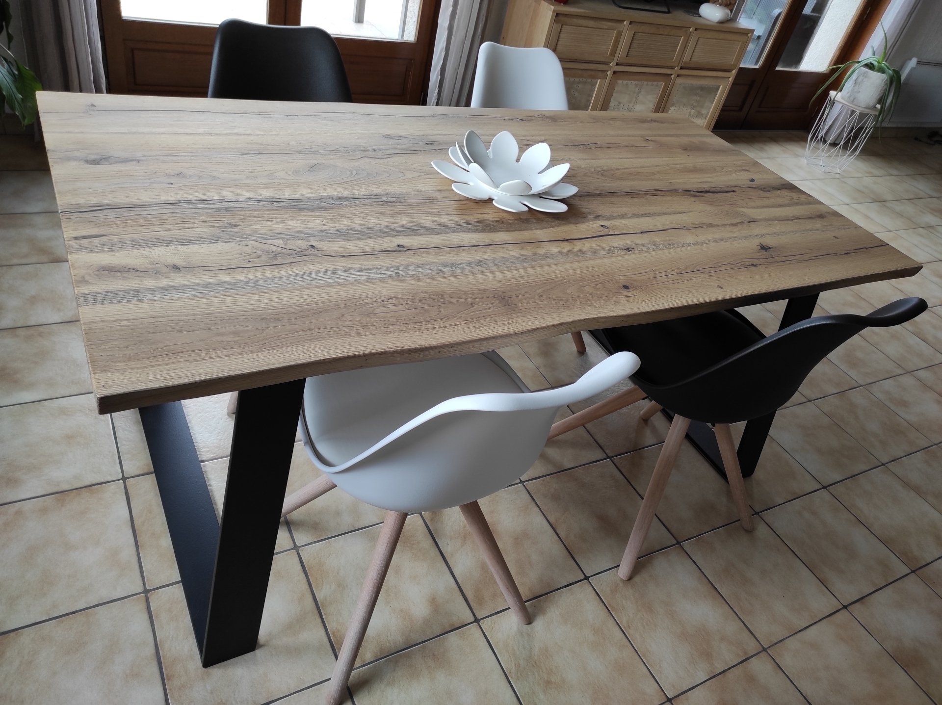 Table en chêne massif live edge