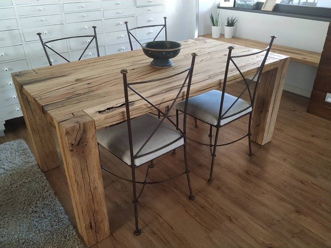 Table chêne pieds carrés