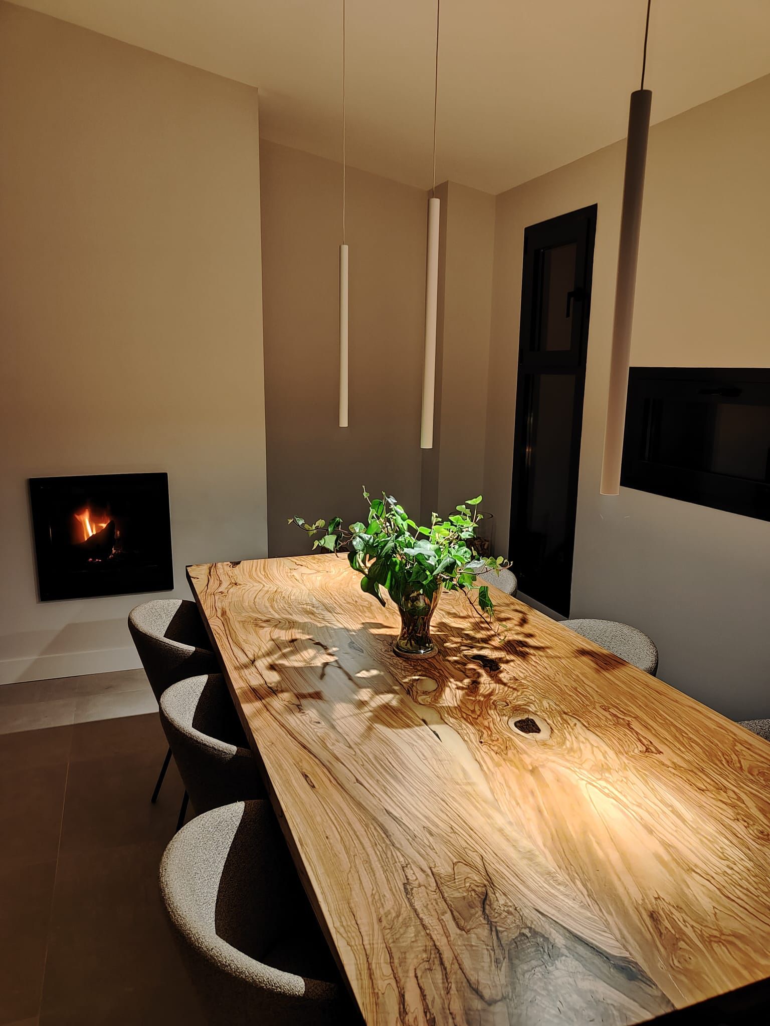 Table de qualité en bois d'olivier