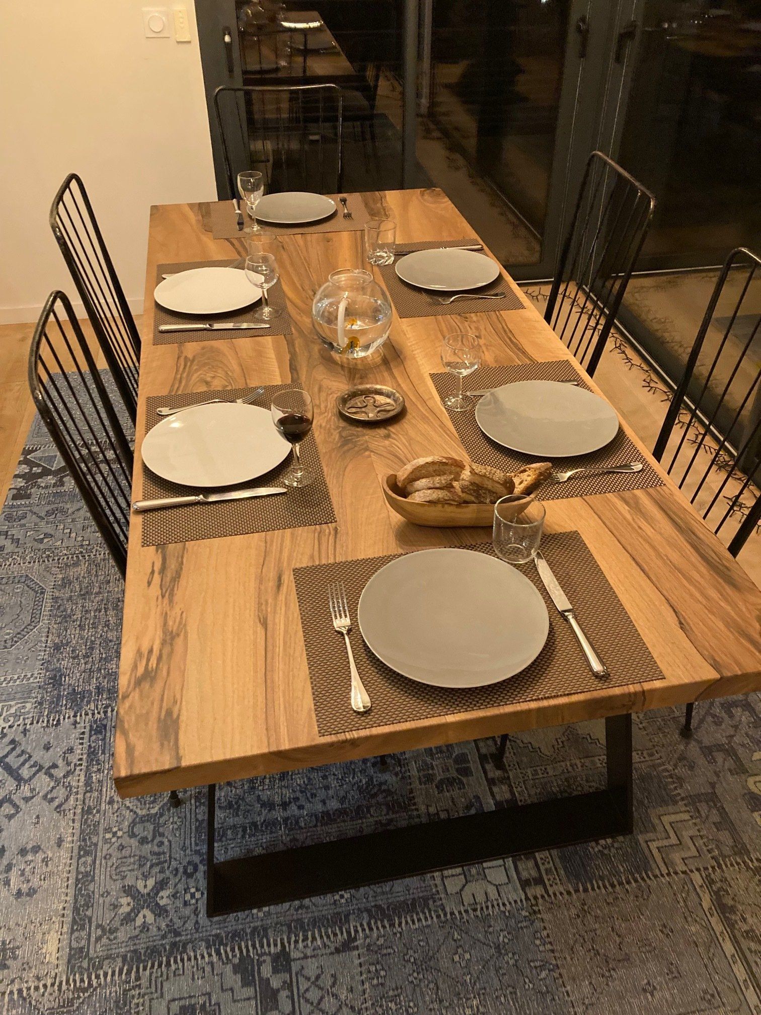 Table en noyer massif