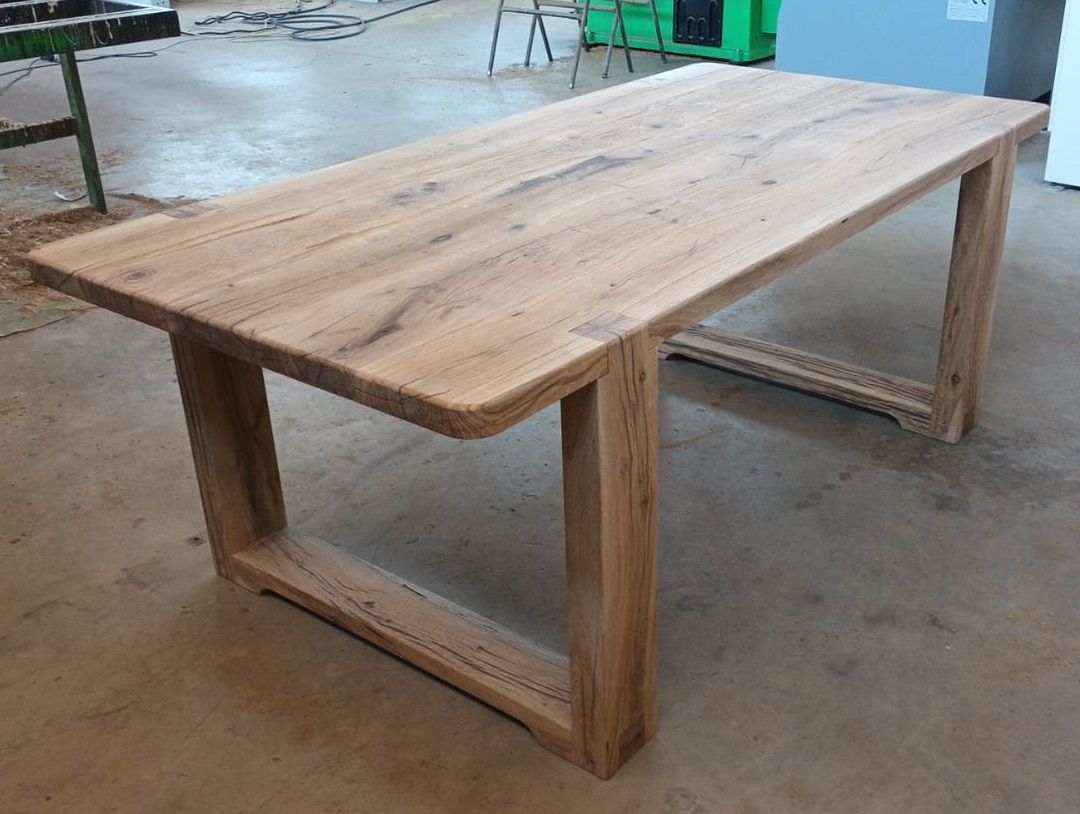 Table en chêne rustique