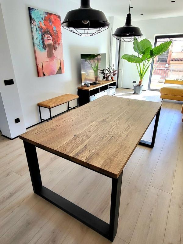 Table de salon en chêne véritable