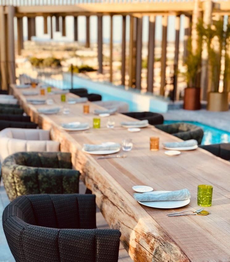 Table extérieur bois grande longueur