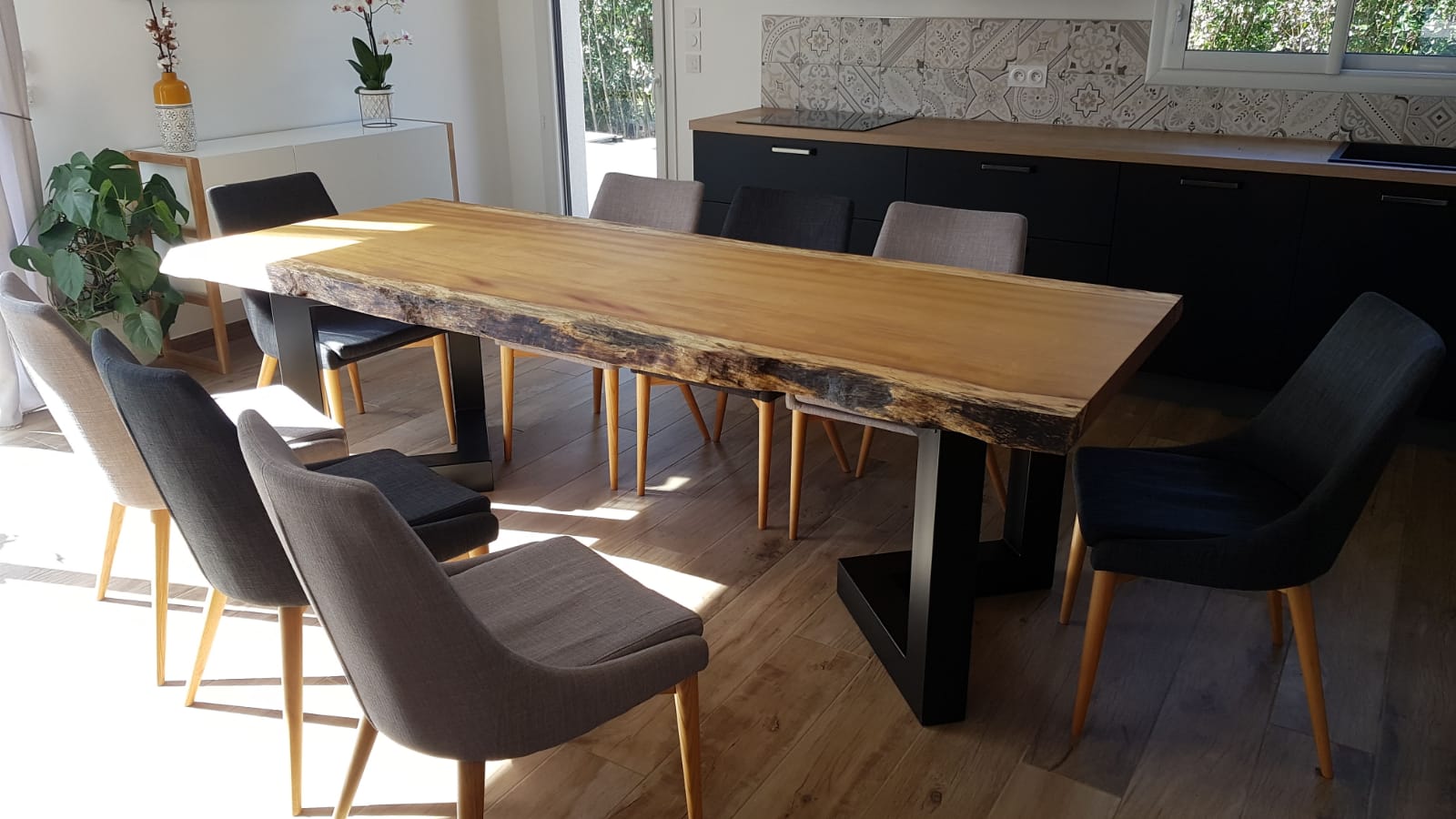Table live edge industrielle bois massif exotique en iroko
