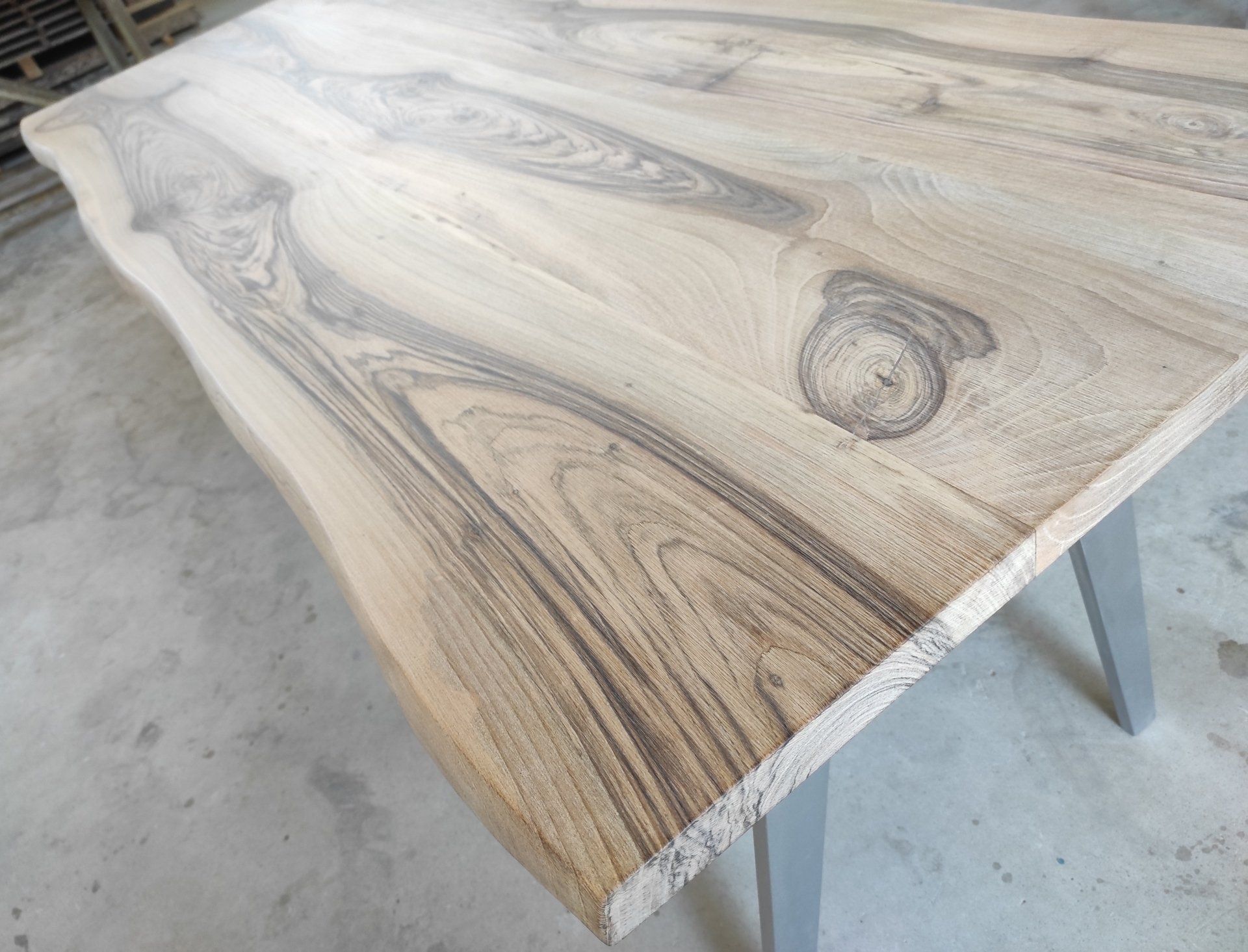 Tables en noyer massif sur mesure
