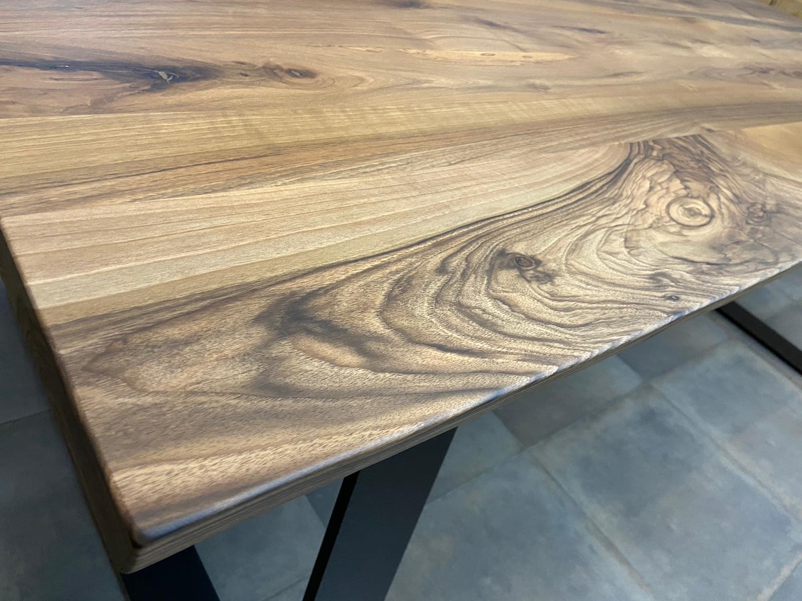 Tables en noyer massif sur mesure