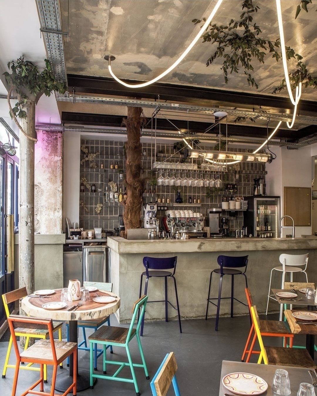 Table ronde en bois de suar pour restaurants