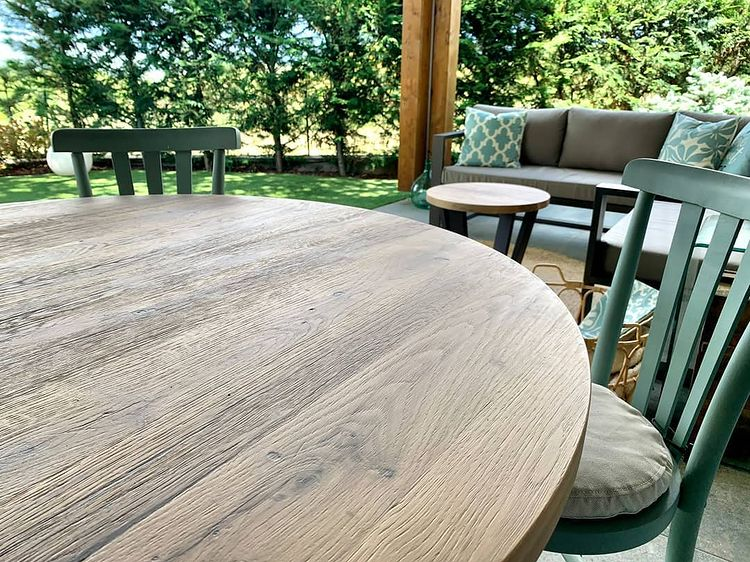 Table ronde en chêne massif