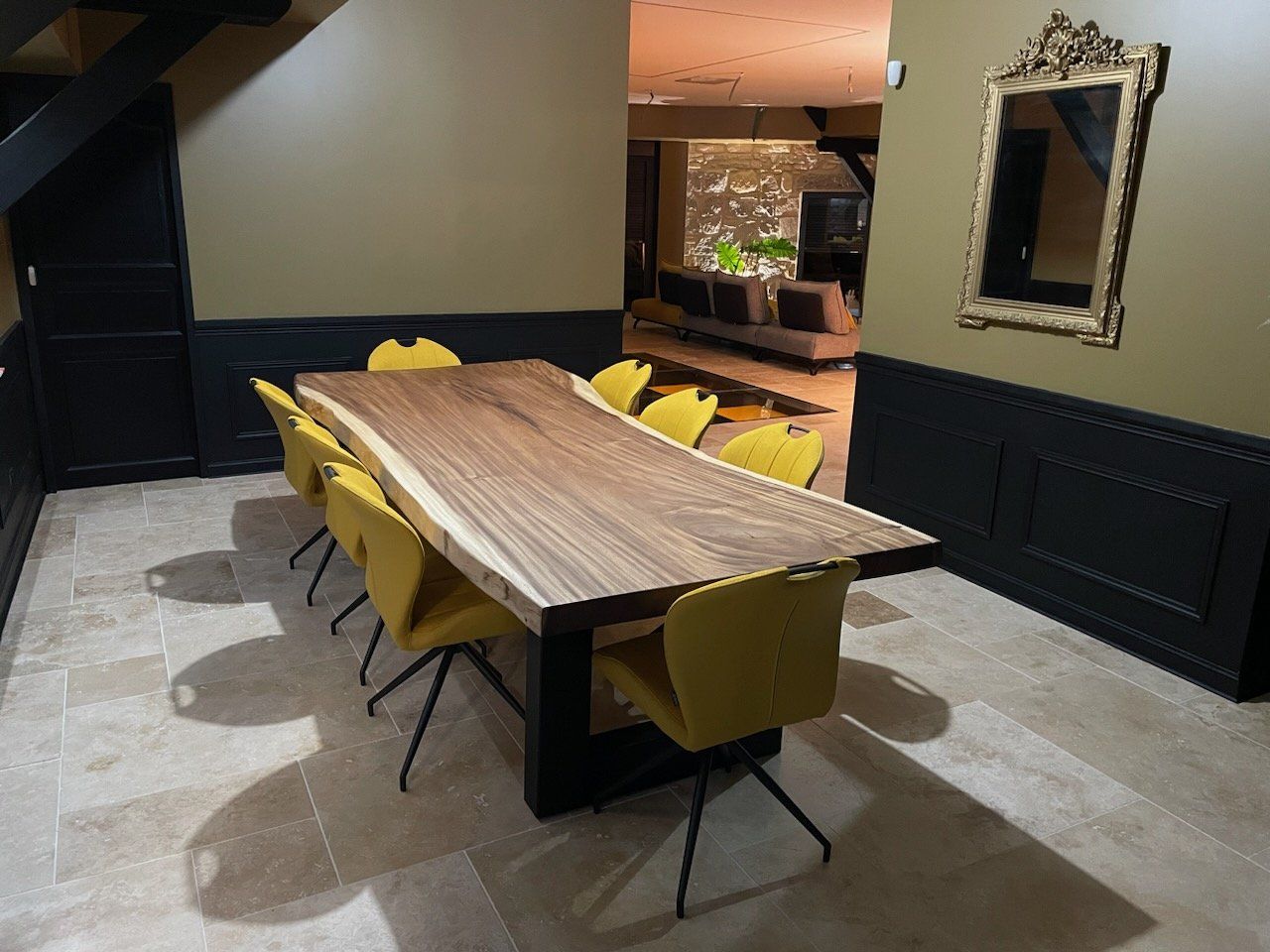 Table tranche d'arbre, bois de suar massif. La touche contemporaine inégalée !