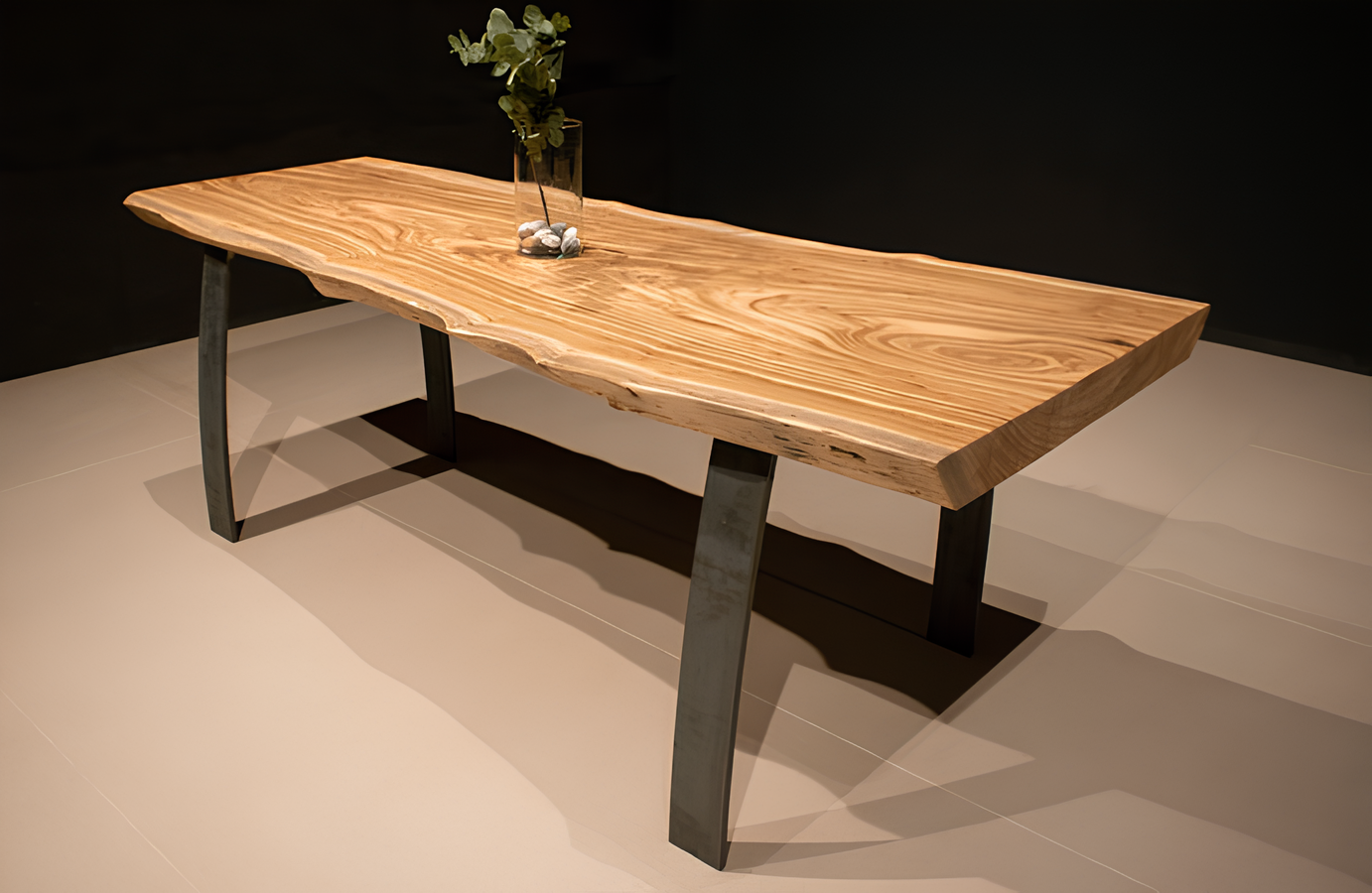 Table à manger industrielle bois massif et pieds en métal noir style loft