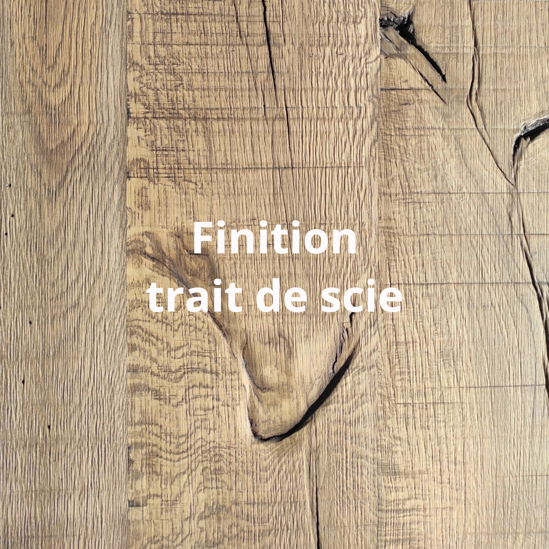 Table avec finition traits de scie