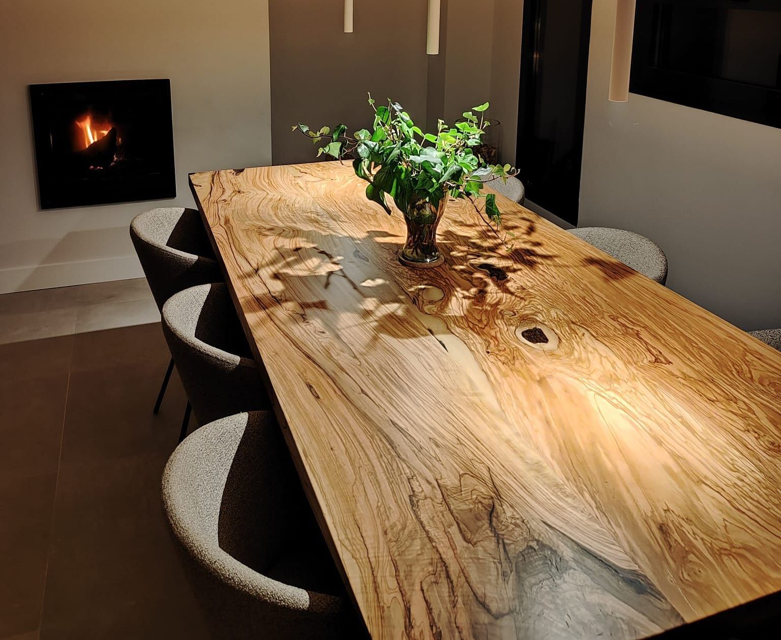 Table de qualité en bois d'olivier