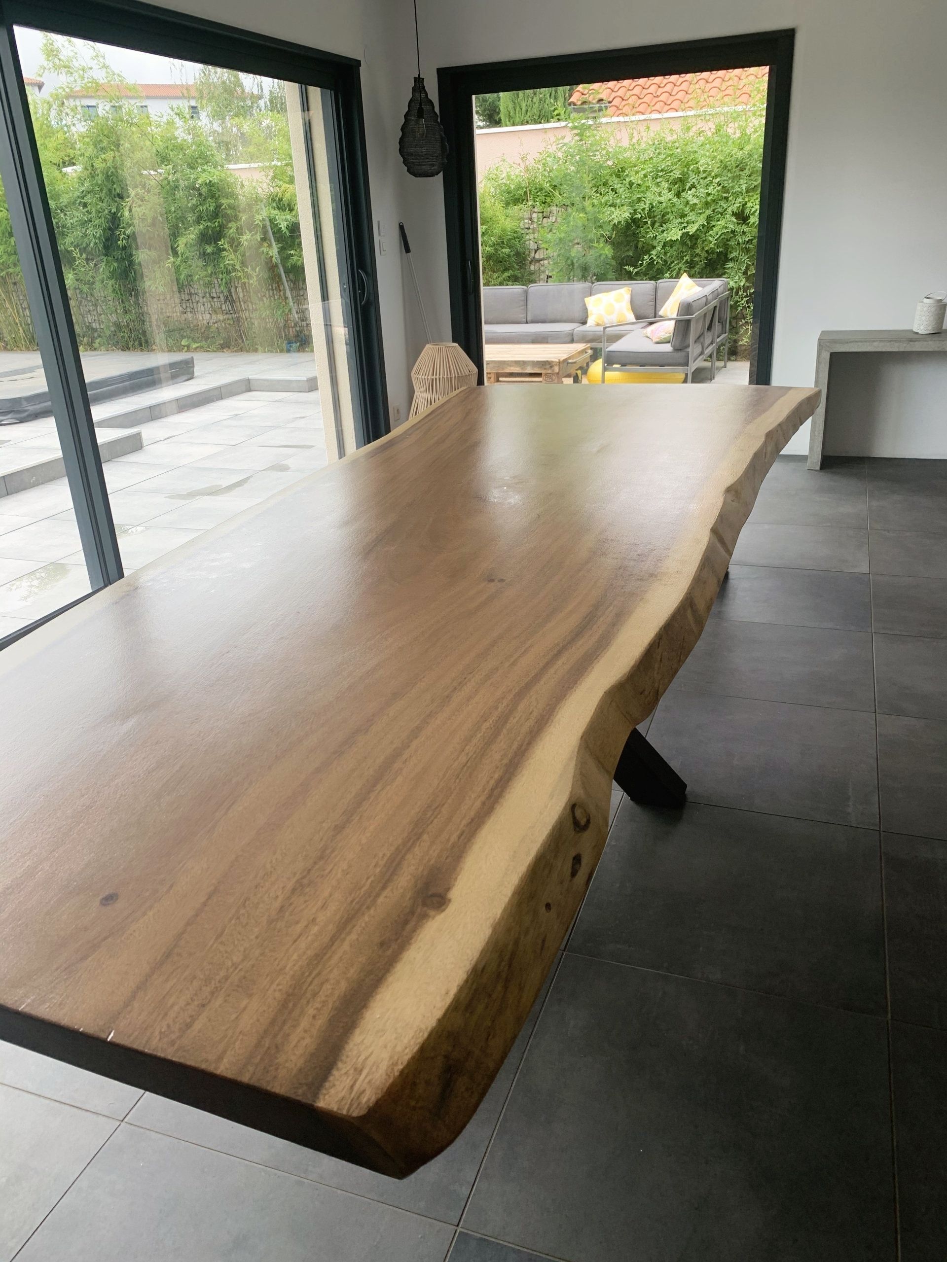 Grande table en suar