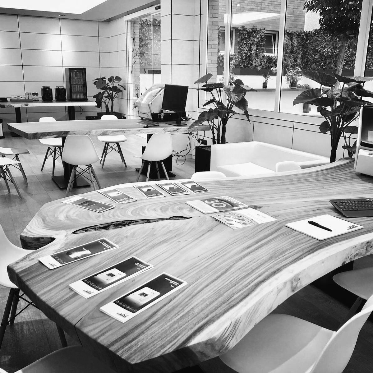 Table bois bord naturel suar