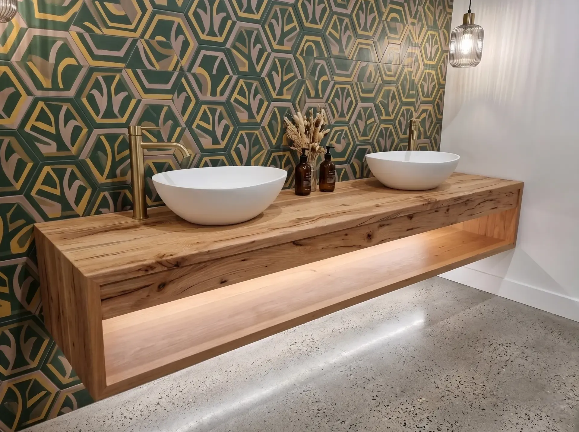 Ensemble mobilier de salle de bain en bois massif sur mesure. Hêtre local. Tiroir XXL. Fabriqué en Auvergne Rhône-Alpes
