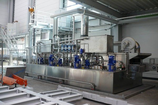 Durchlaufreinigungsanlage für die Teilereinigung