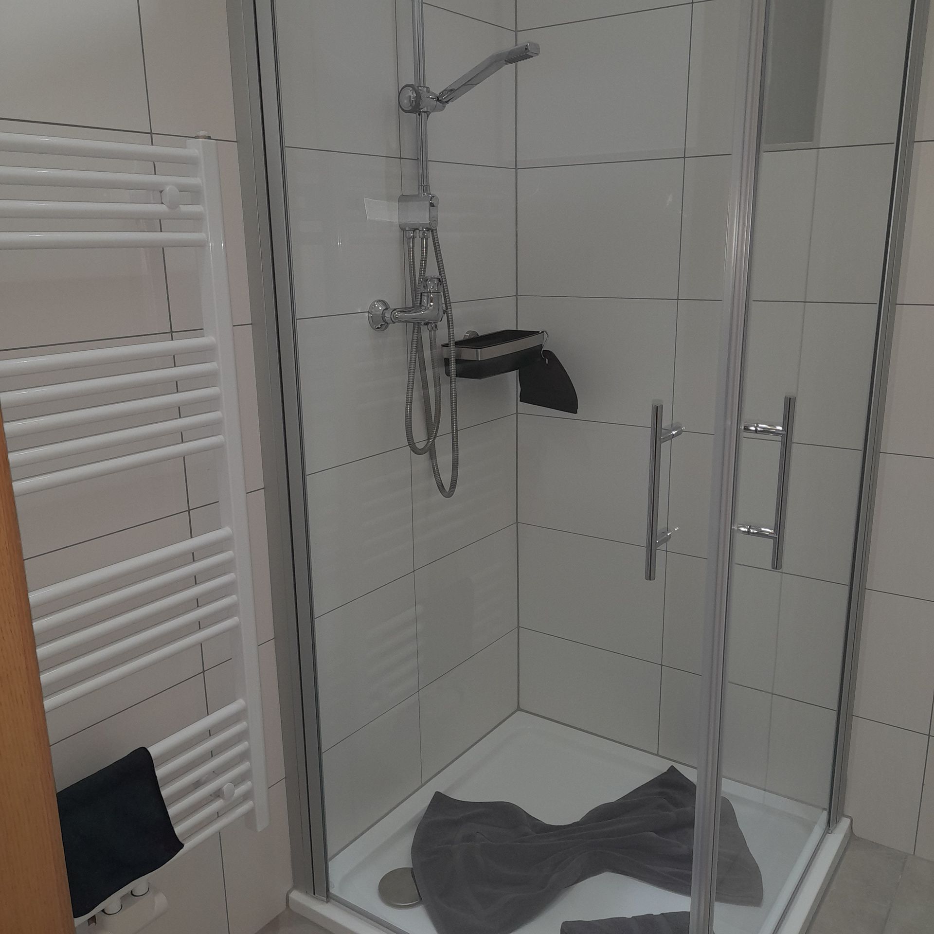 Duschbad mit Duschhocker