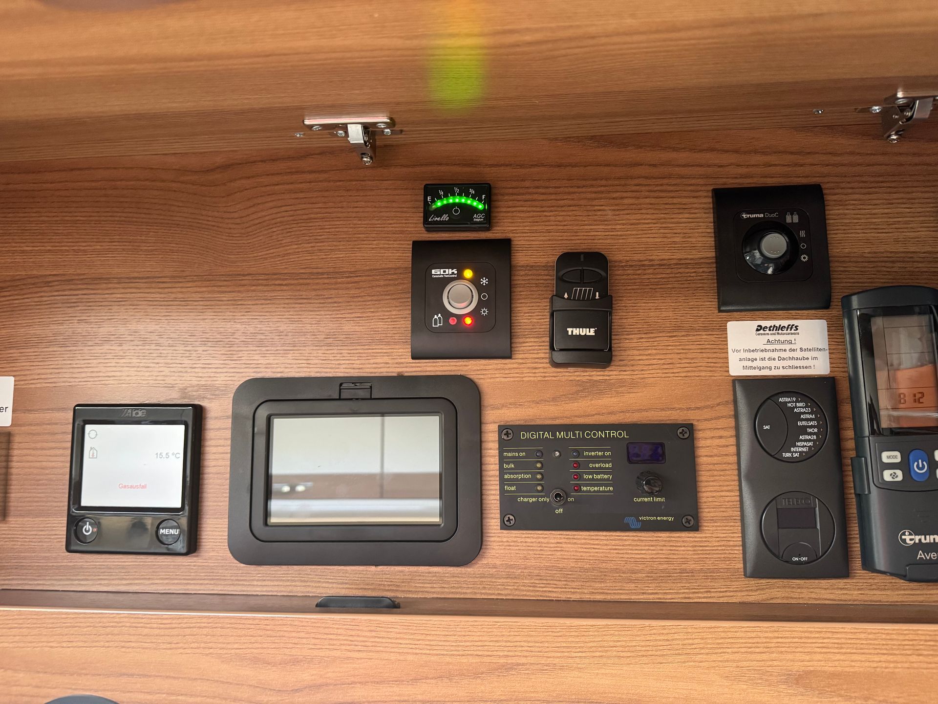 Gastank mit Ventilen und Truma Druckminderer