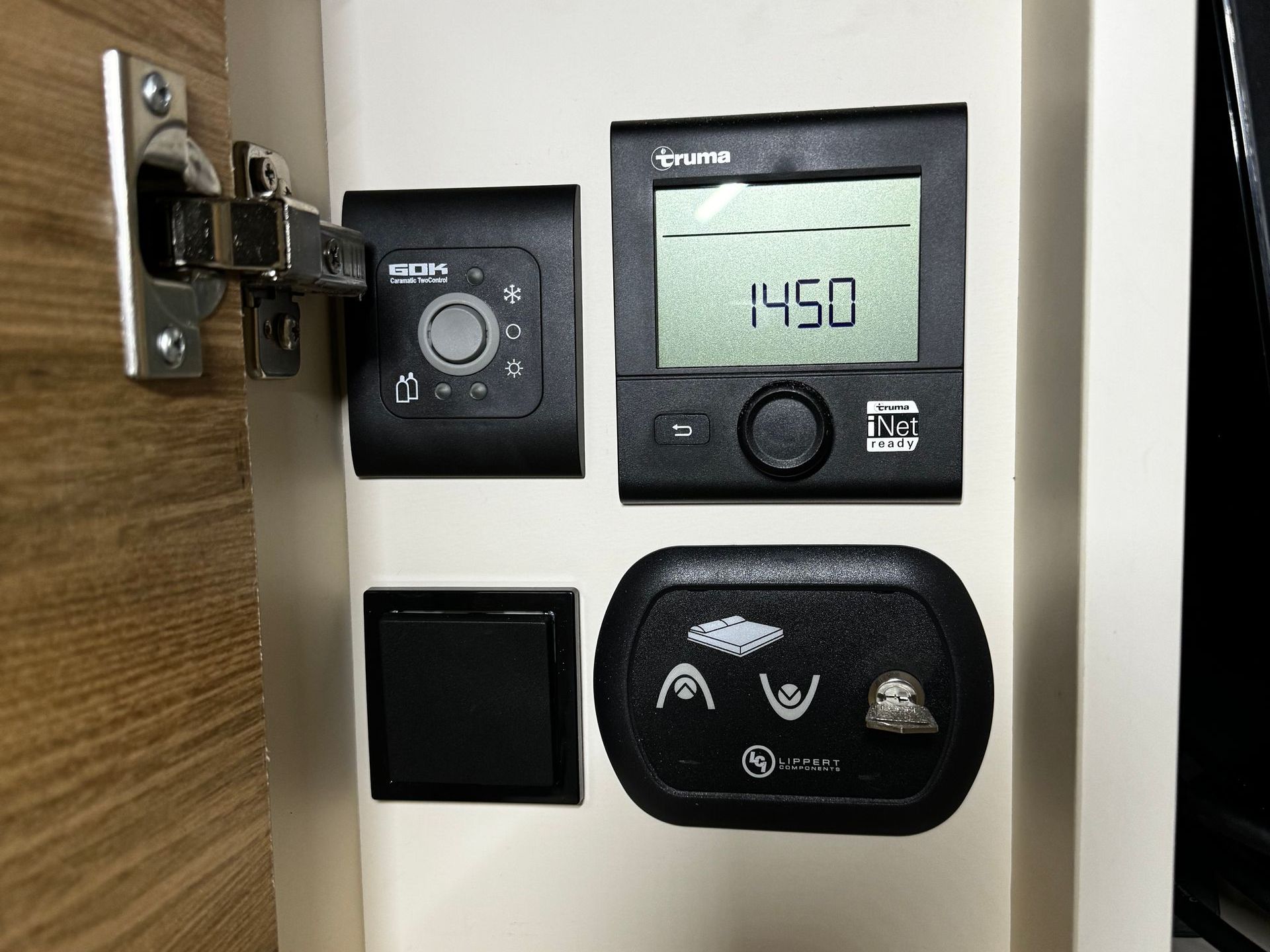 Eis-Ex Bedienteil mi Wohnmobil verbaut.