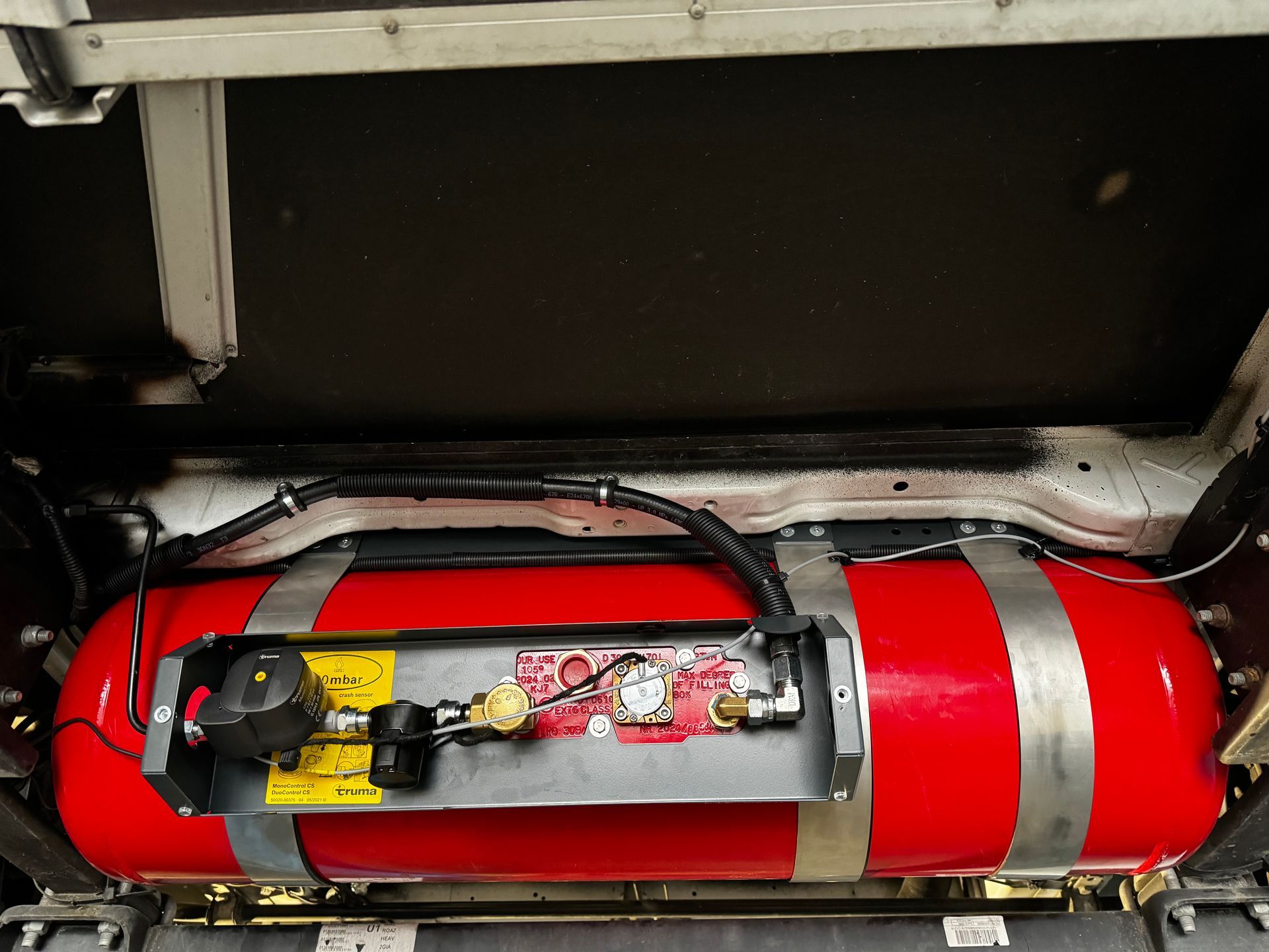 Gastank mit Ventilen und Truma Druckminderer